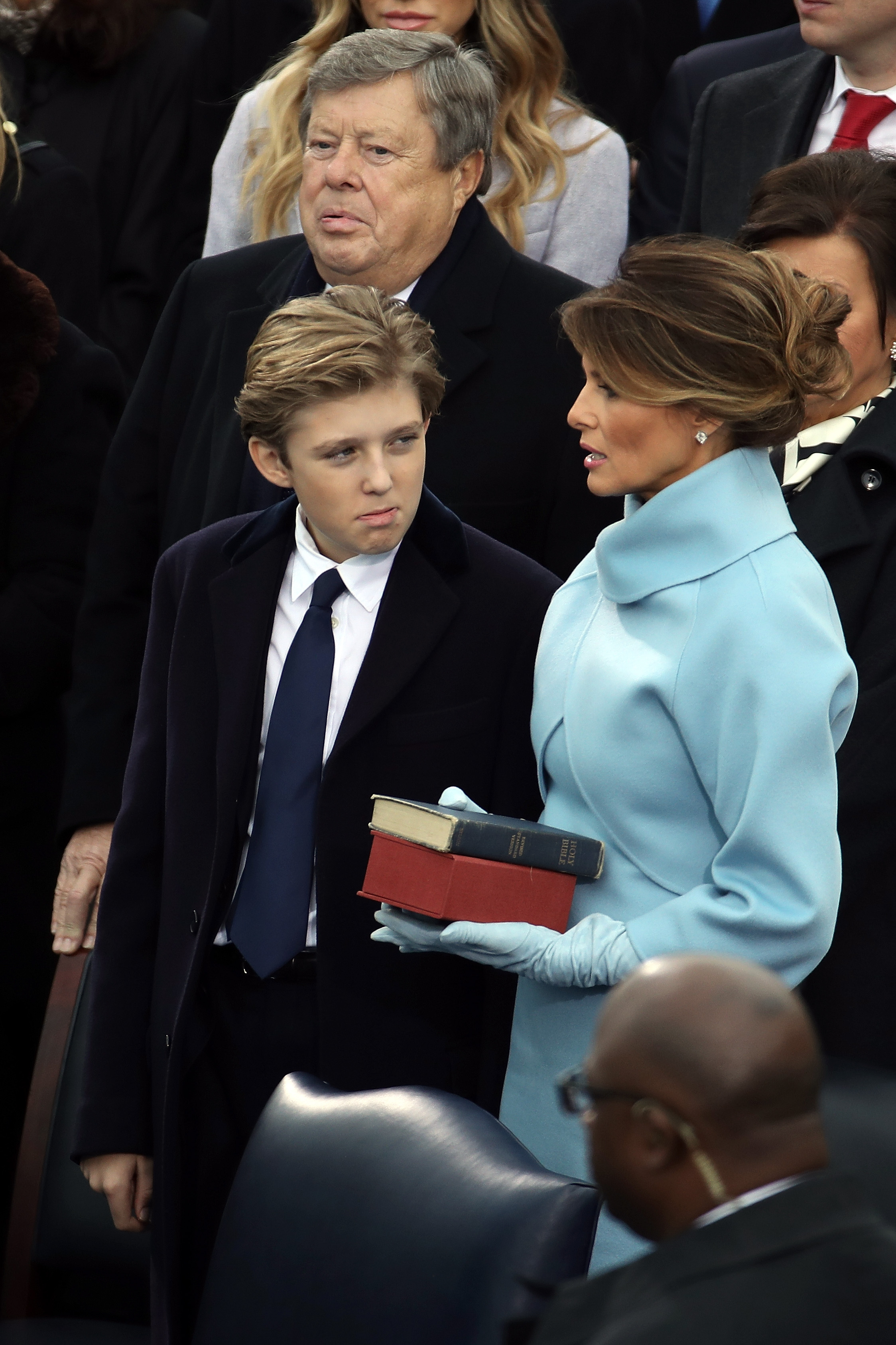 Barron und Melania Trump, fotografiert an der Westfront des US-Kapitols am 20. Januar 2017 in Washington, D.C. | Quelle: Getty Images