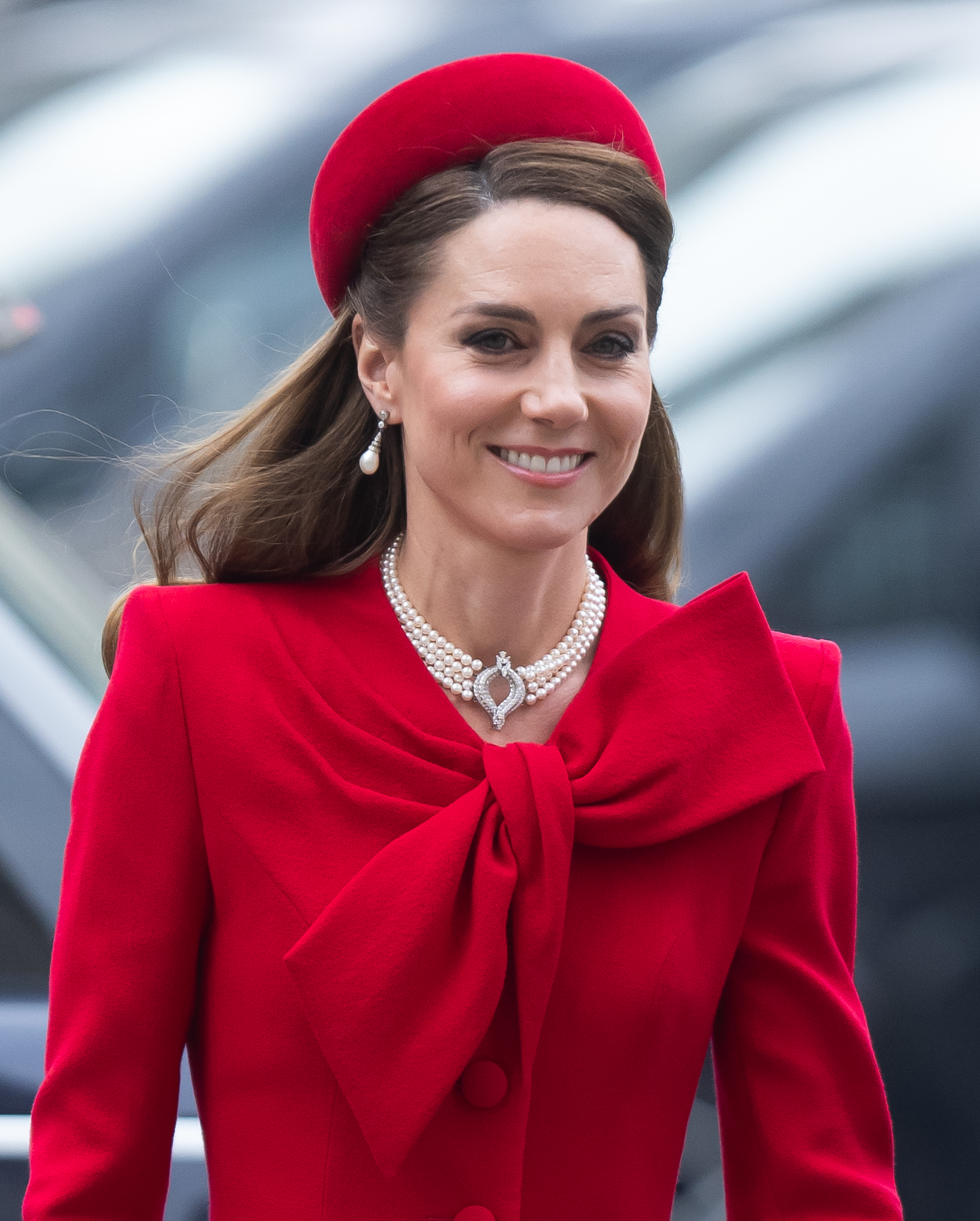 Catherine, Prinzessin von Wales, lächelt, als sie die Feierlichkeiten zum Commonwealth Day in der Westminster Abbey in London, England, am 10. März 2025 verlässt | Quelle: Getty Images