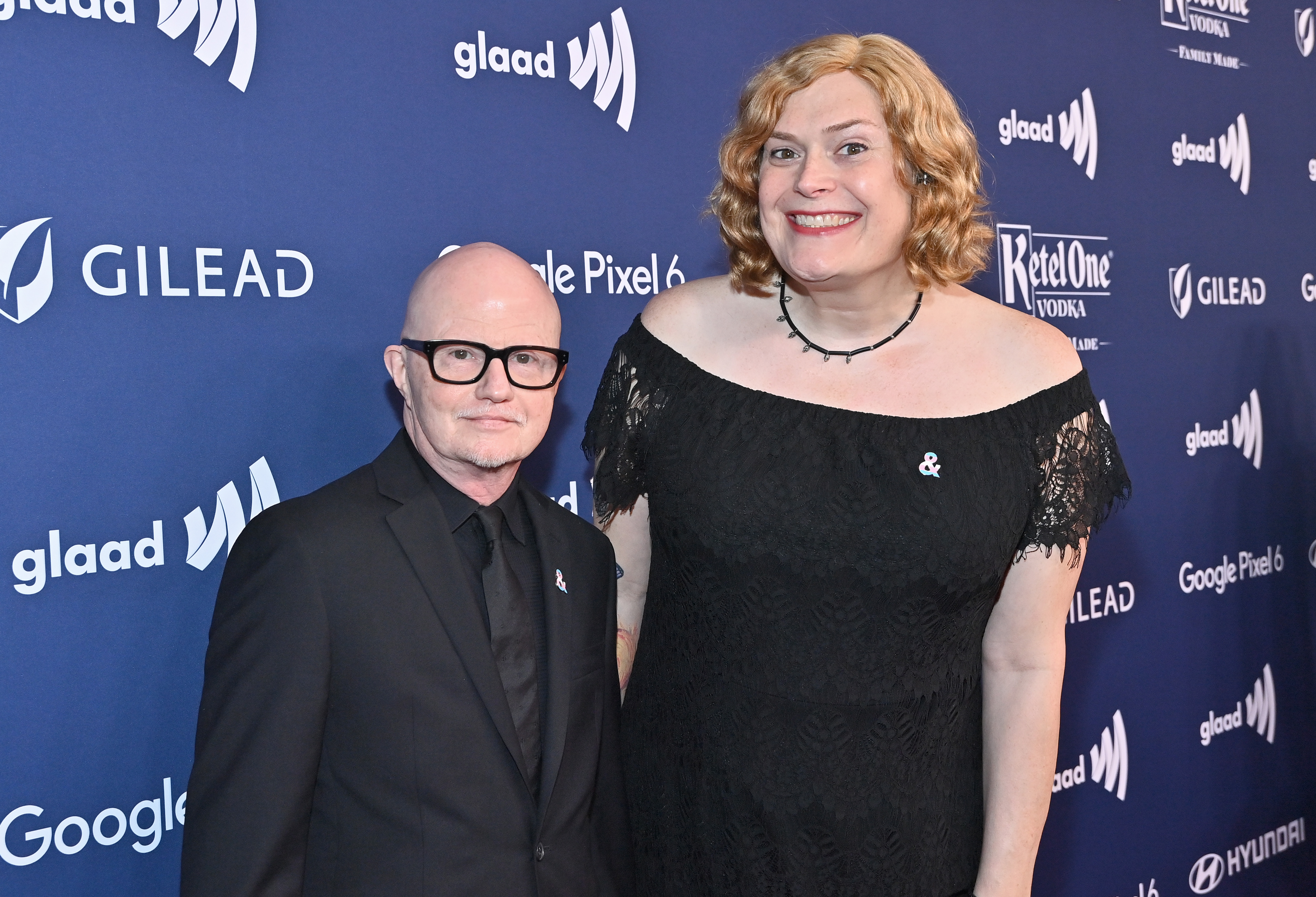 Mickey Ray Mahoney und Lilly Wachowski besuchen die 33rd Annual GLAAD Media Awards am 2. April 2022 in Beverly Hills, Kalifornien. | Quelle: Getty Images