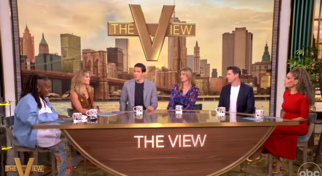 Will, Alexandra und Matthew Reeve während ihres Auftritts bei "The View" am 19. September 2024 | Quelle: Facebook/TheView