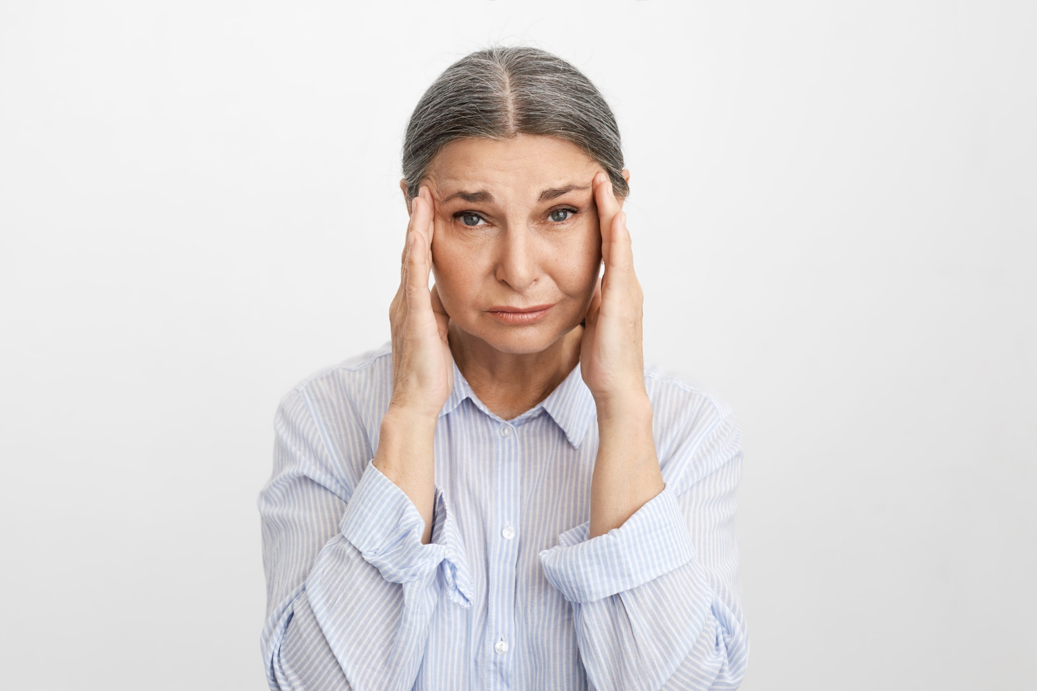 Eine depressive ältere Frau | Quelle: Freepik