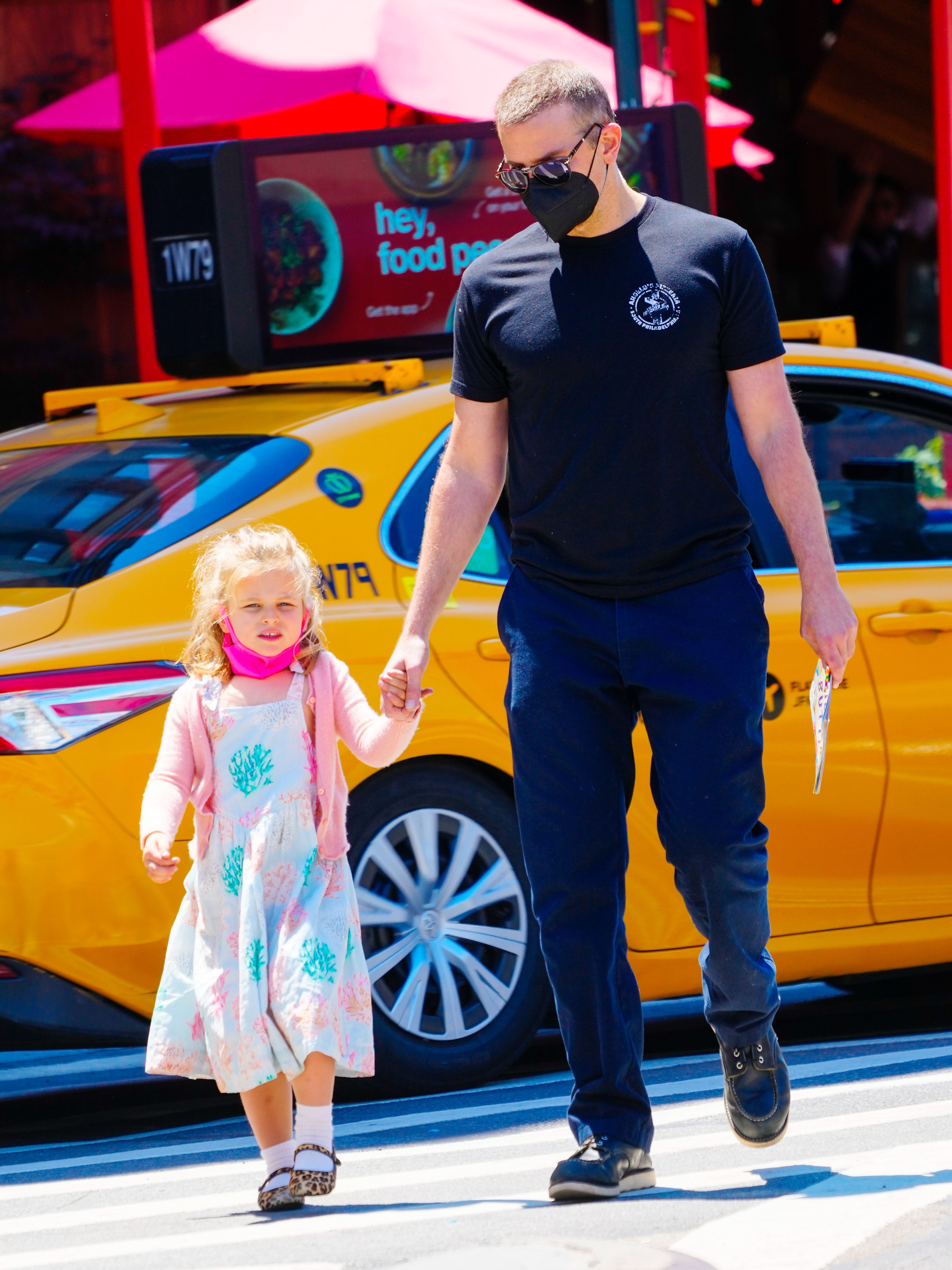 Bradley Cooper und Lea Cooper wurden am 17. Mai 2021 in New York City gesichtet. | Quelle: Getty Images