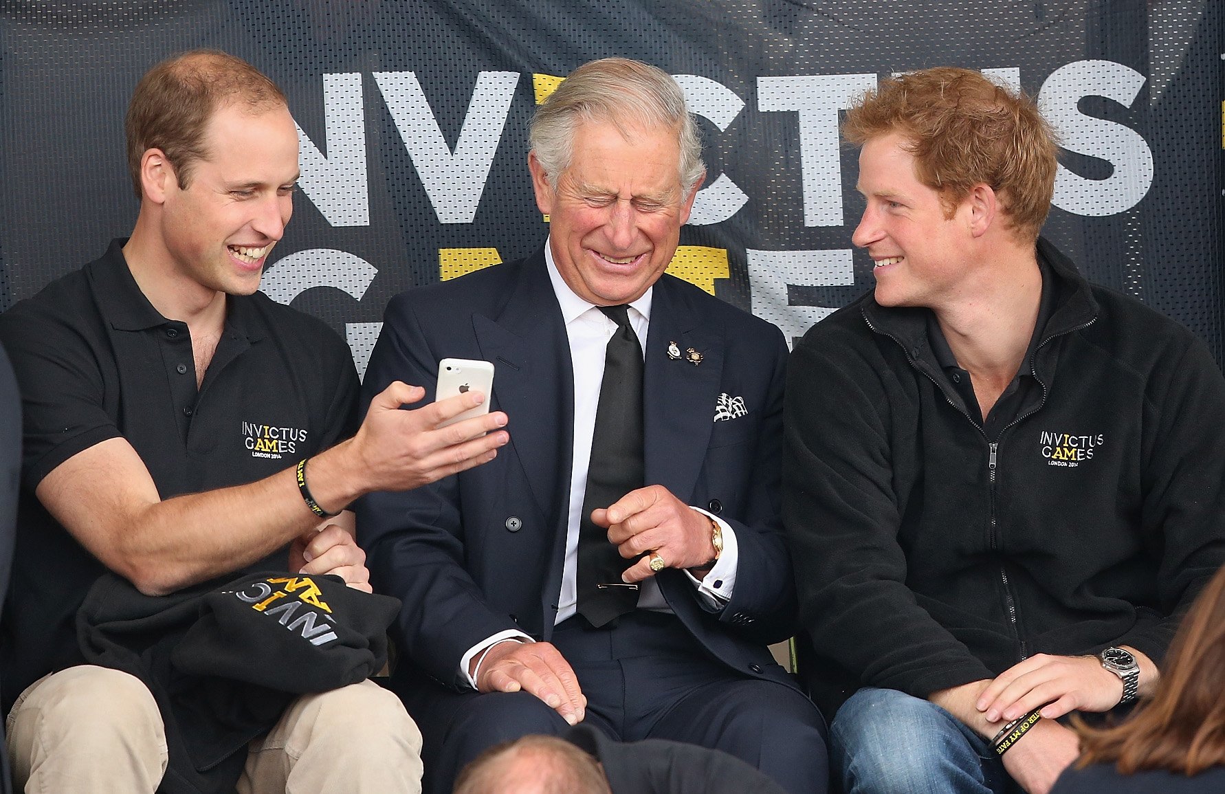 Prinz William, König Charles III. und Prinz Harry in London 2014. | Quelle: Getty Images 