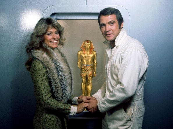 Farrah Fawcett und Lee Majors 1976. | Quelle: Getty Images