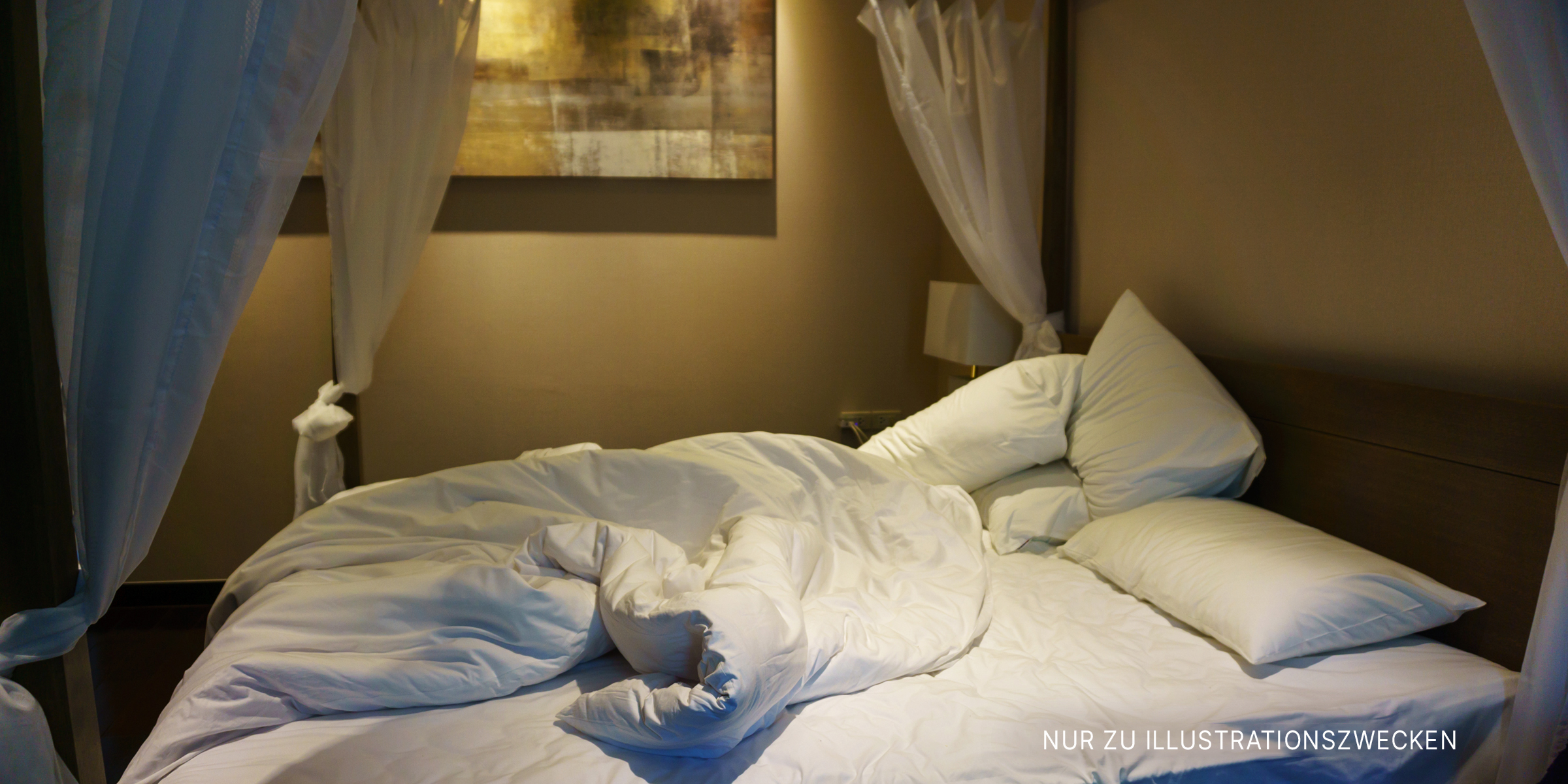 Ein unordentliches Bett | Quelle: Shutterstock