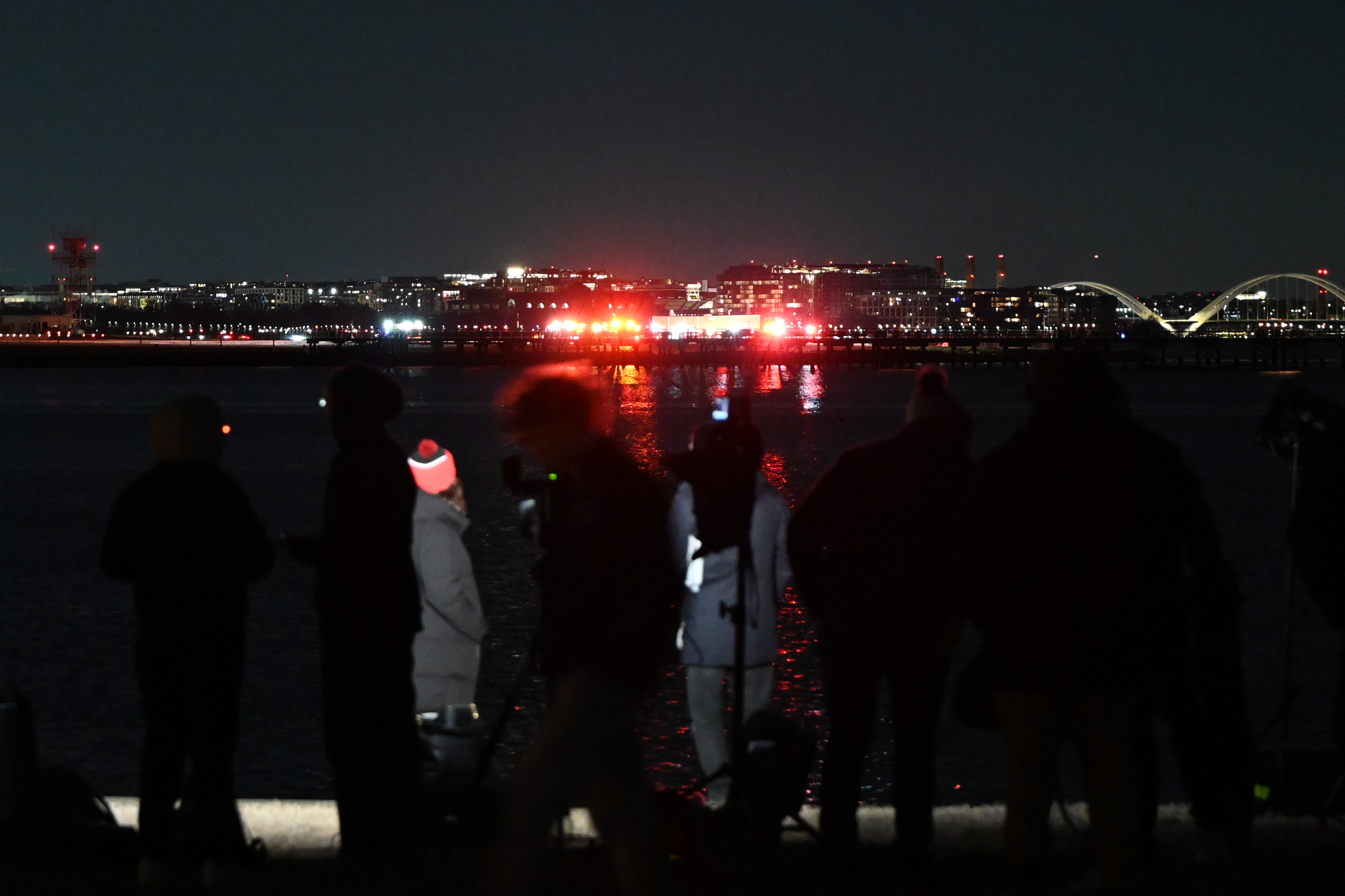 Ein Blick auf den Tatort nach dem Zusammenstoß am 30. Januar 2025 in Washington, D.C. | Quelle: Getty Images