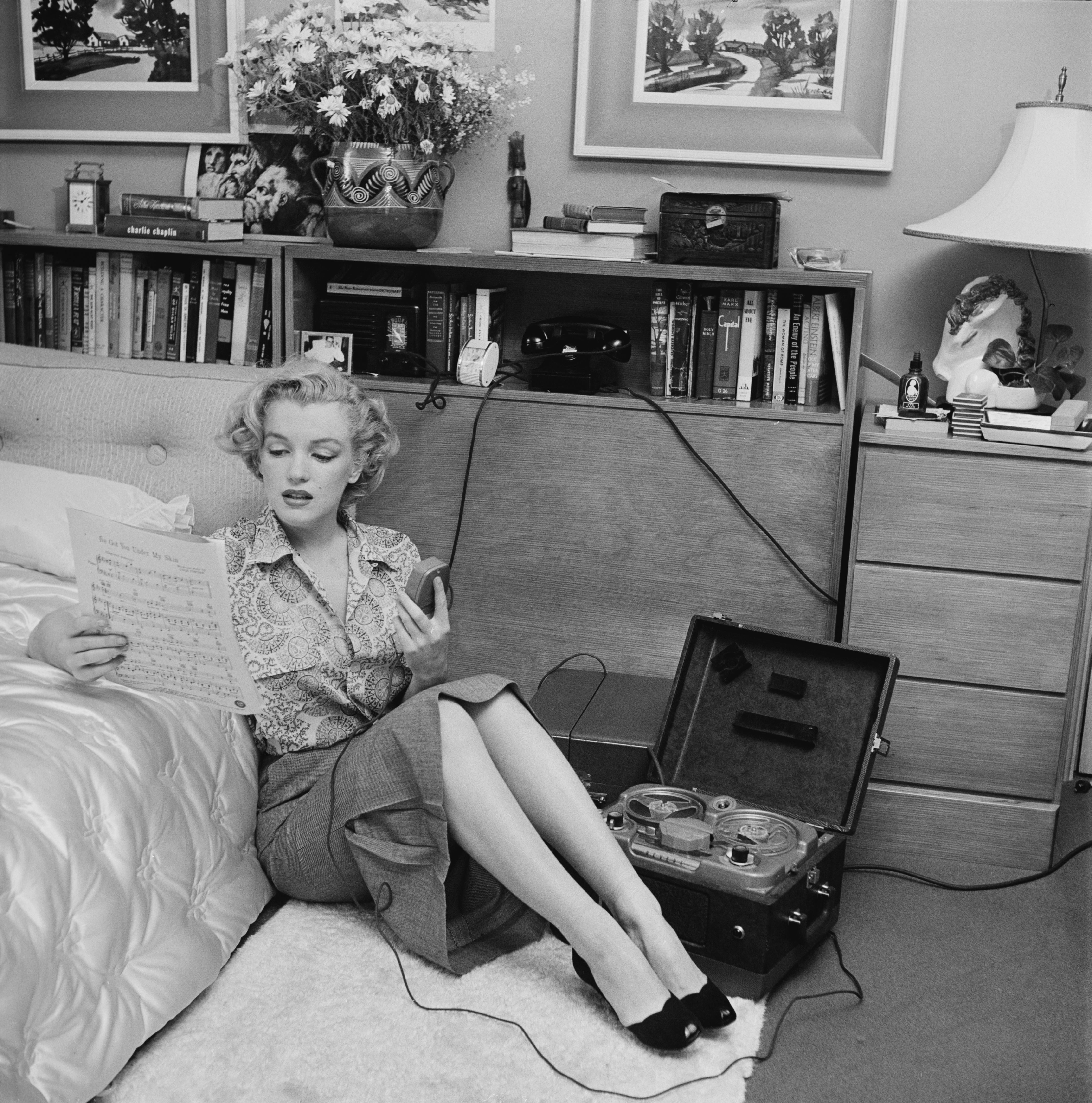 Marilyn Monroe liest Noten, 1950. | Quelle: Getty Images