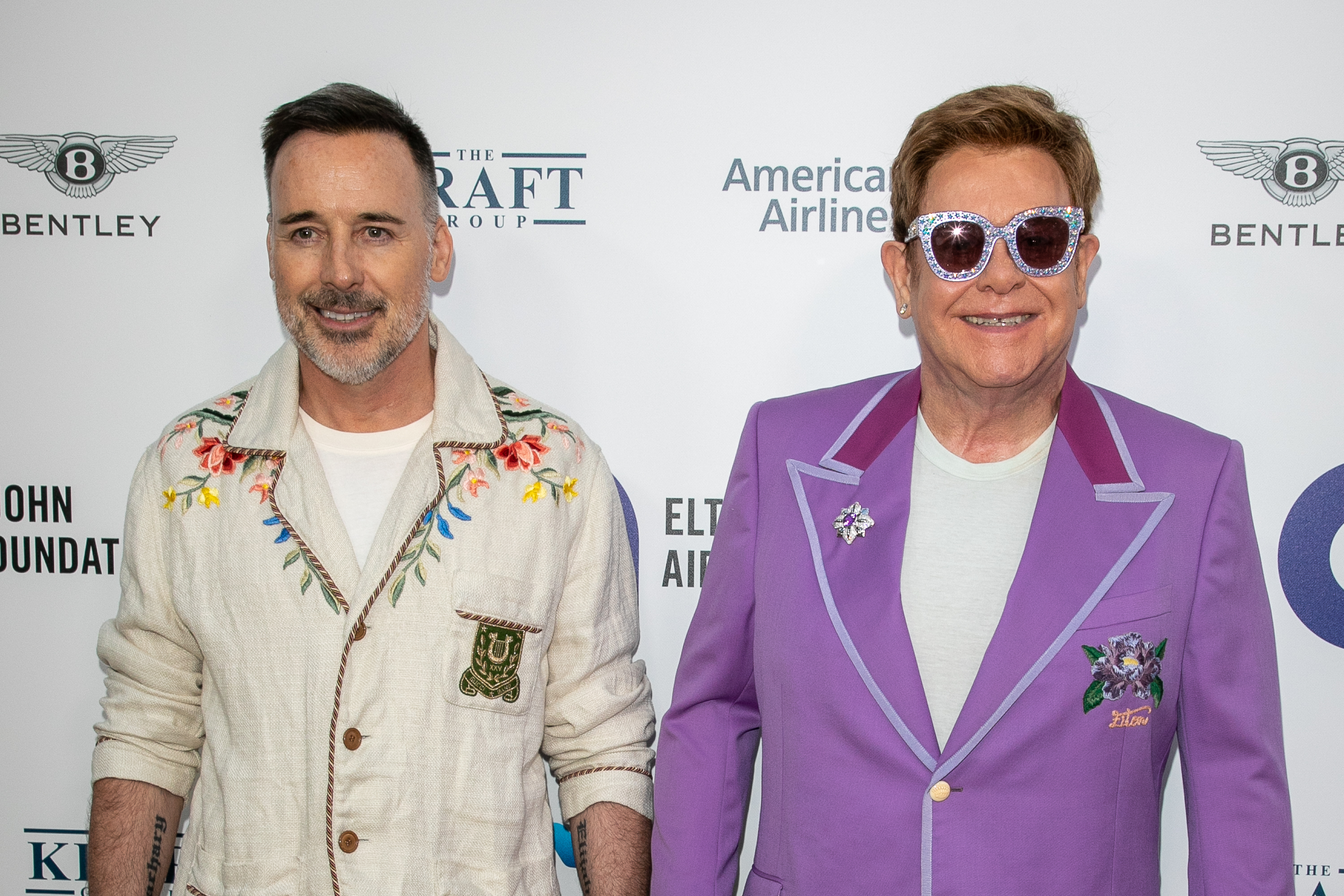 David Furnish und Elton John nehmen am 24. Juli 2019 an der Midsummer-Party-Spendenveranstaltung teil | Quelle: Getty Images