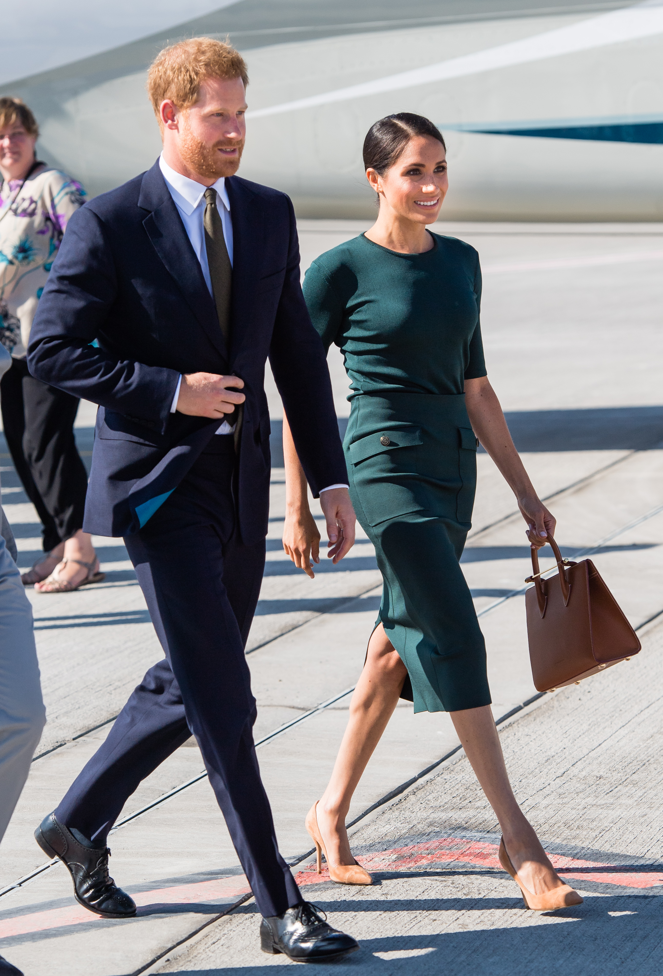 Prinz Harry und Meghan Markle werden am 10. Juli 2018 am Flughafen in Dublin, Irland, gesichtet | Quelle: Getty Images