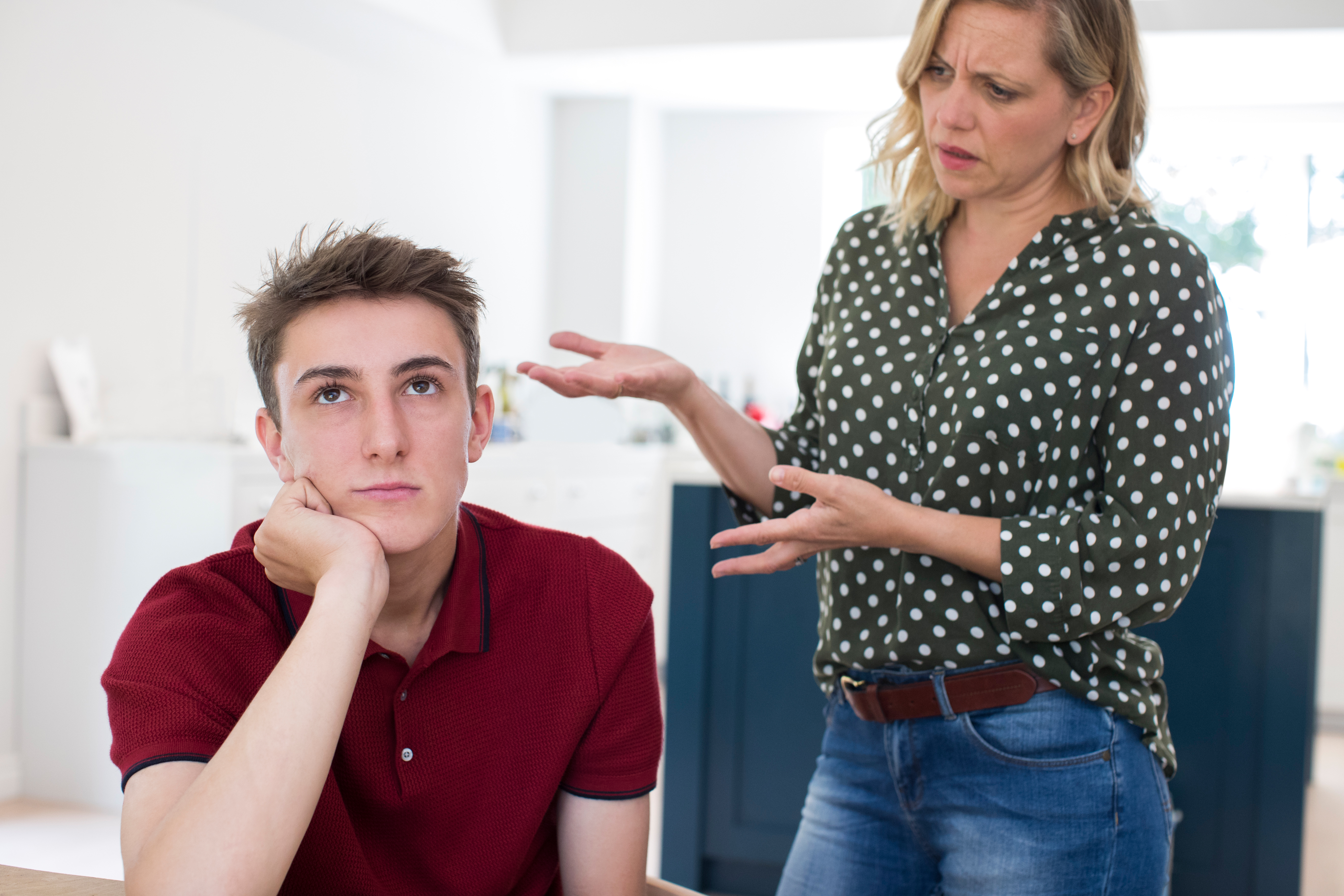 Teenager und seine Mutter im Streit | Quelle: Getty Images