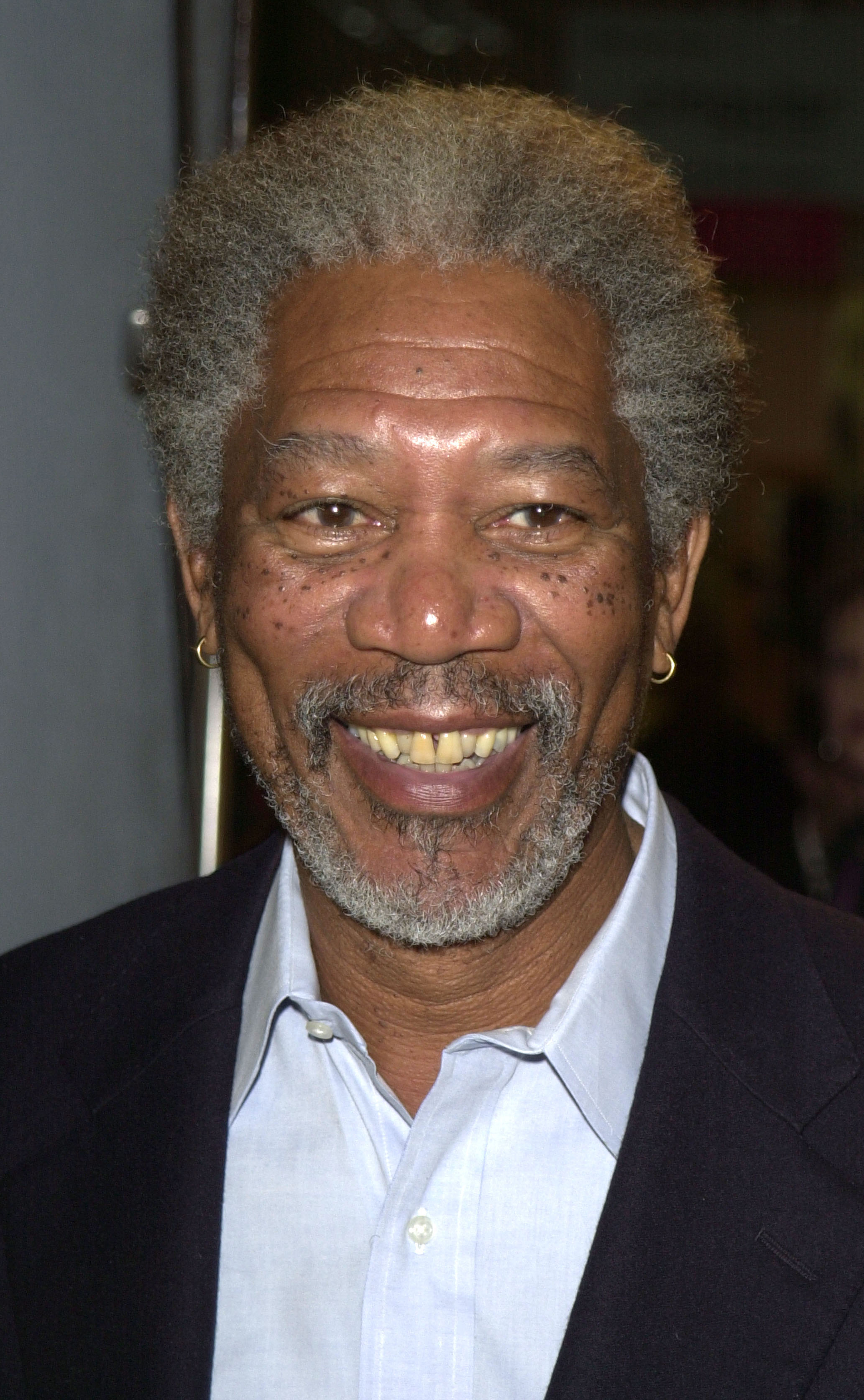 Morgan Freeman bei der großen Eröffnung von Gold's Gym &amp; Body Spa am 14. November 2001 in Los Angeles, Kalifornien. | Quelle: Getty Images