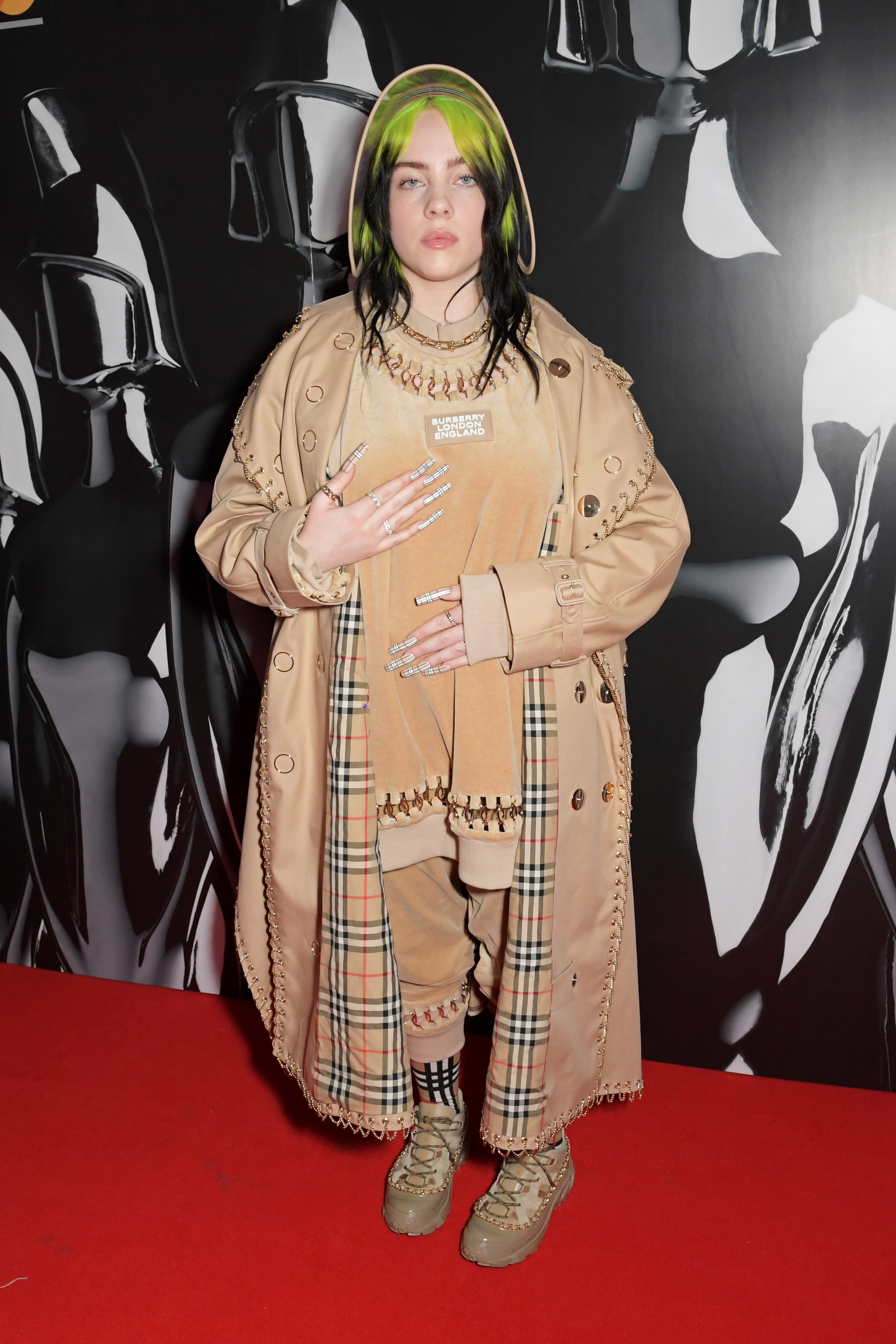 Billie Eilish besucht die BRIT Awards in London, England, am 18. Februar 2020. | Quelle: Getty Images