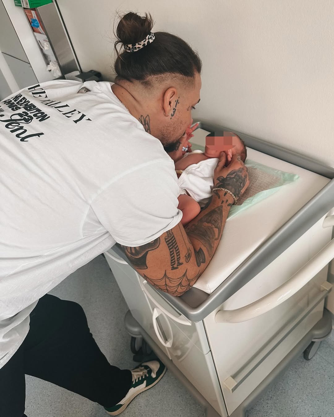 Screenshot aus einem Instagram-Carousel von Pia Tillmann und Zico Banach | Quelle: Instagram/piatillmann | zicoriccardo