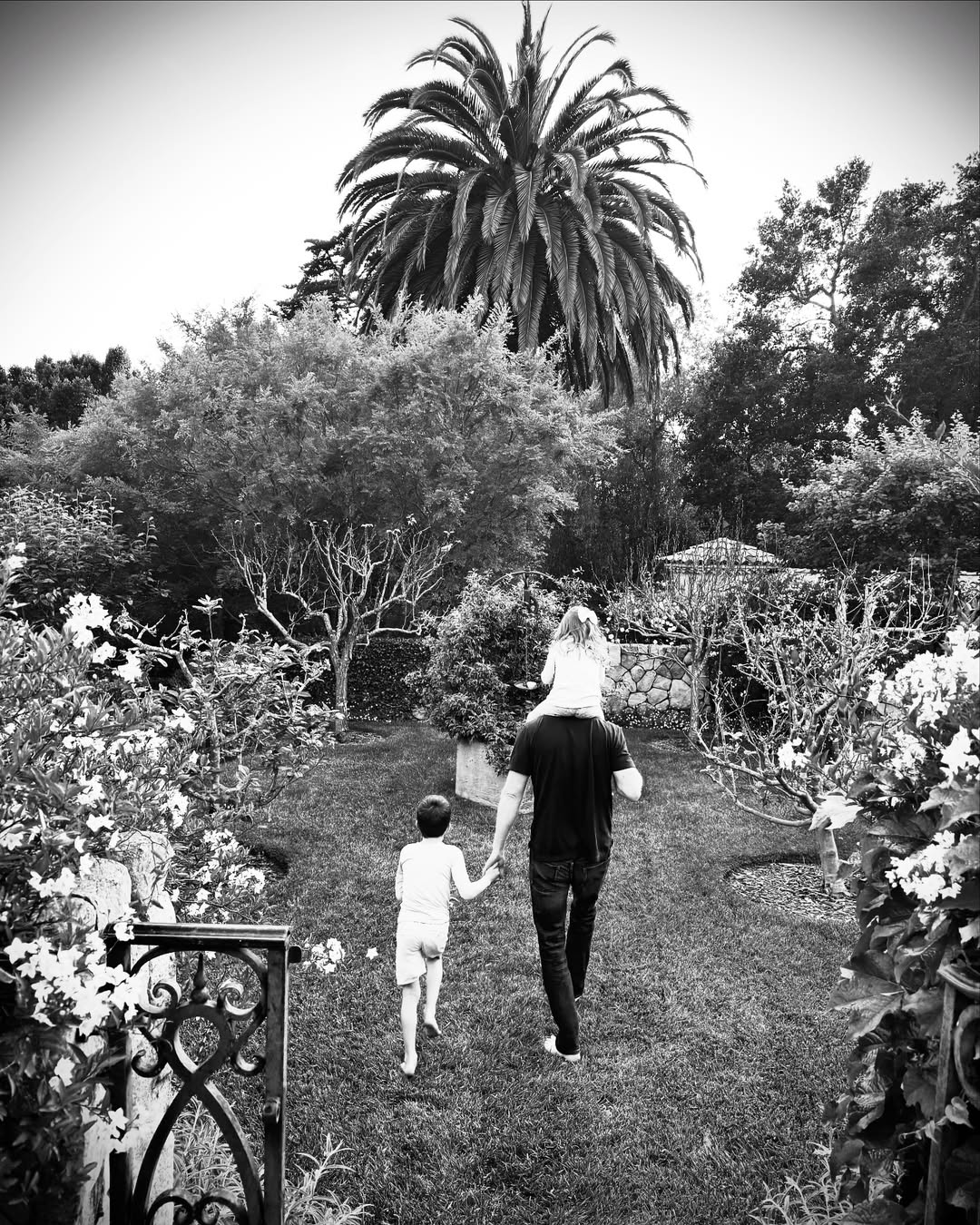 Prinz Archie, Prinz Harry und Prinzessin Lilibet aus einem Beitrag vom 4. Mai 2025. | Quelle: Instagram/meghan