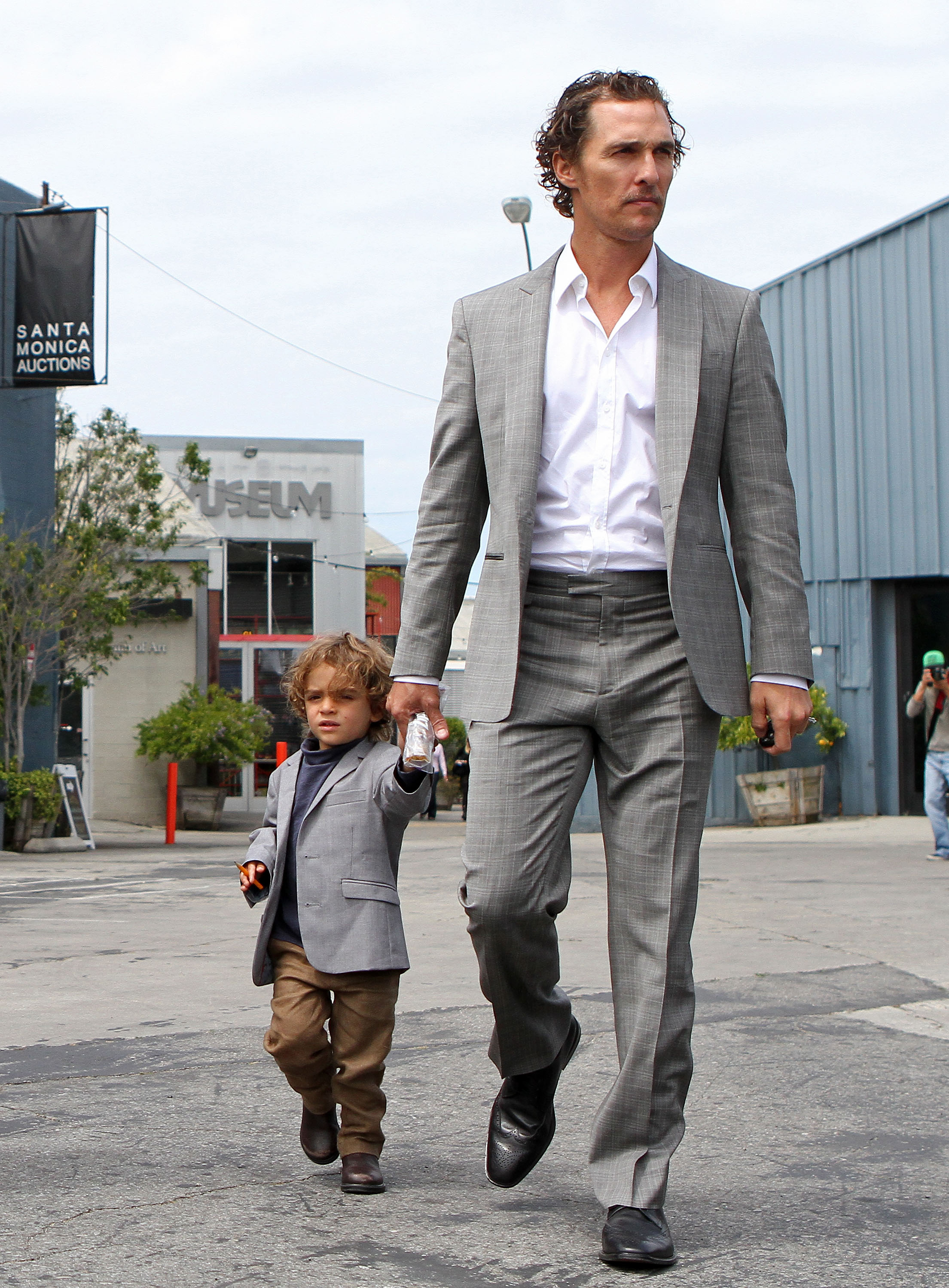 Matthew McConaughey und Levi McConaughey in Santa Monica am 5. Juni 2011. | Quelle: Getty Images