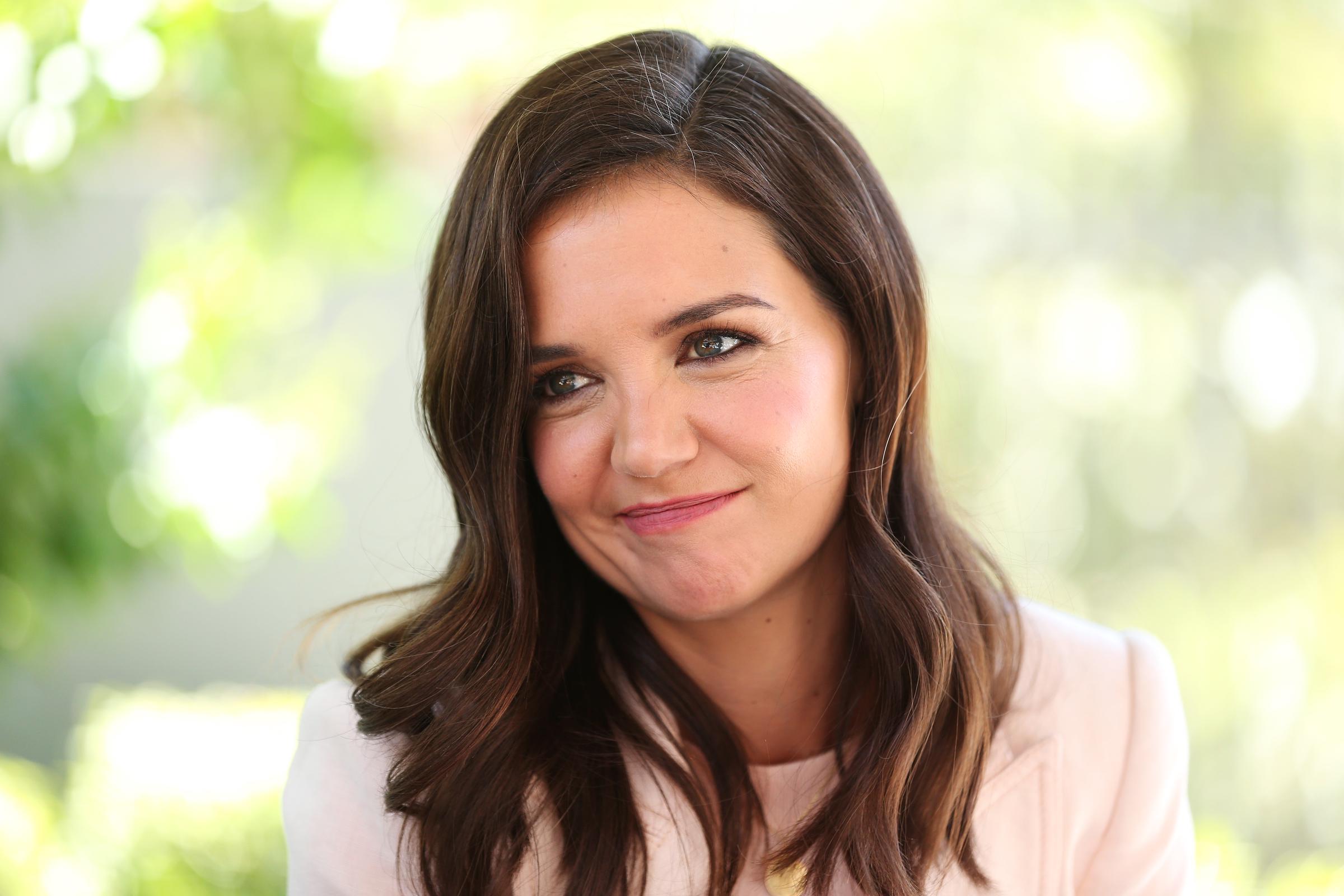 Katie Holmes lächelt bei einem Besuch im Ronald McDonald House Westmead in Sydney, Australien, am 15. November 2019 | Quelle: Getty Images