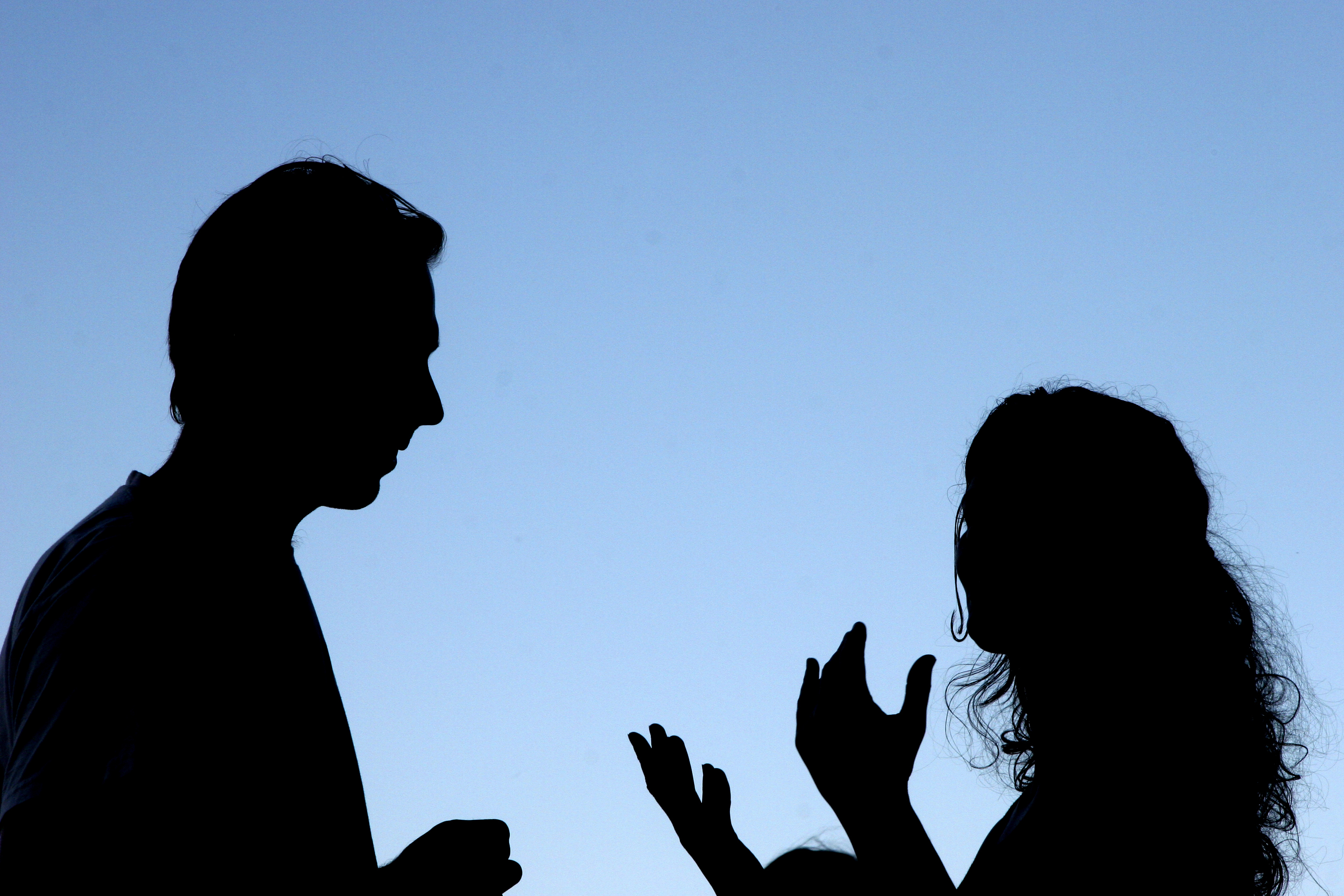 Ein Mann und eine Frau, die sich streiten | Quelle: Getty Images