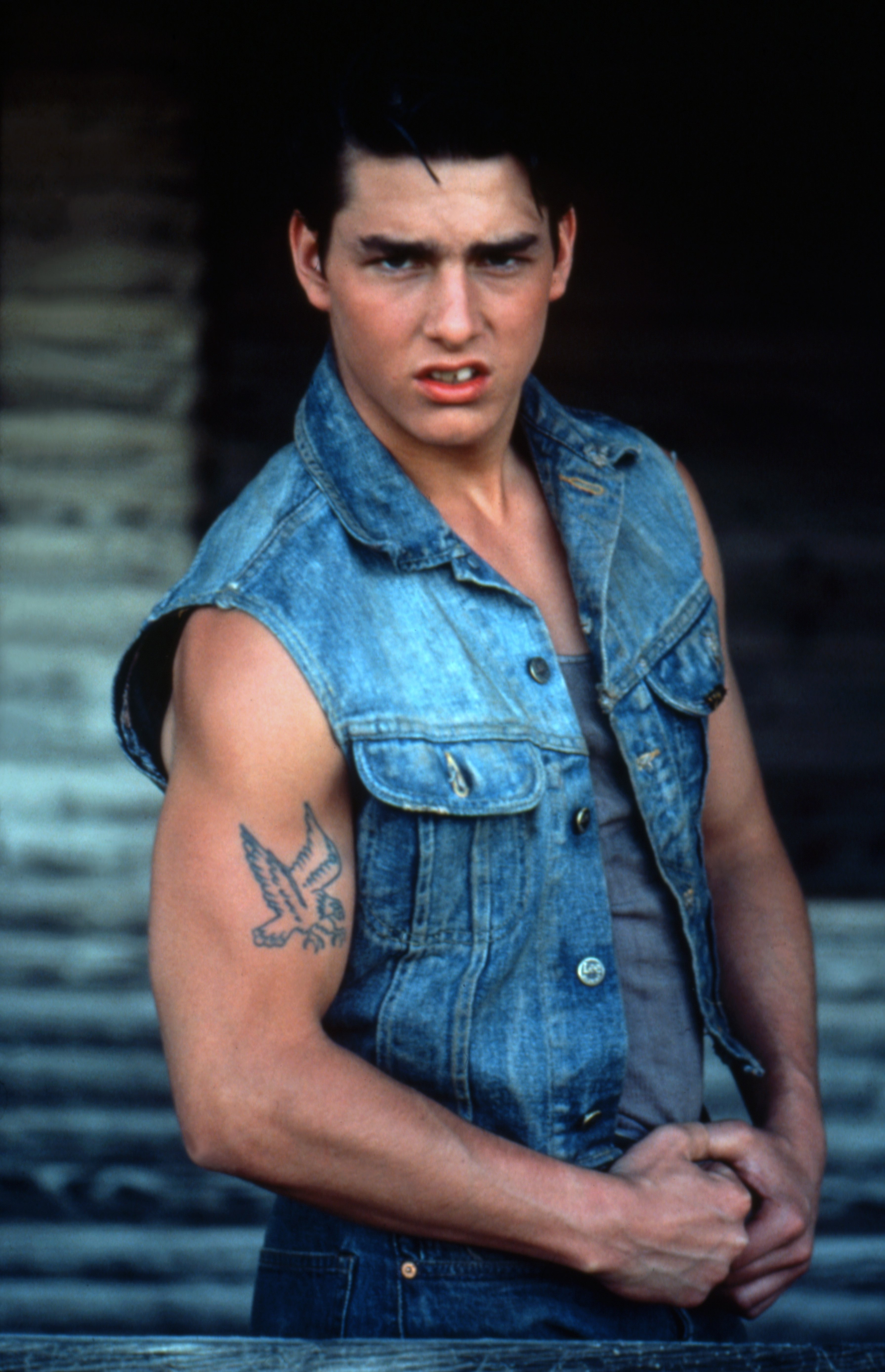 Tom Cruise am Set von "The Outsiders" am 1. Januar 1983. | Quelle: Getty Images