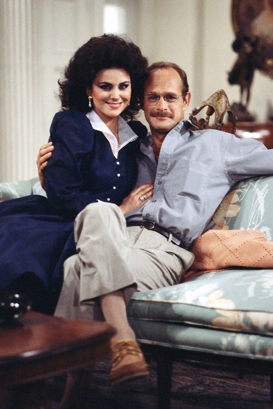 Delta Burke als Suzanne Sugarbaker und Gerald McRaney als Dash Goff in „Designing Women“ im Jahr 1989. | Quelle: Getty Images