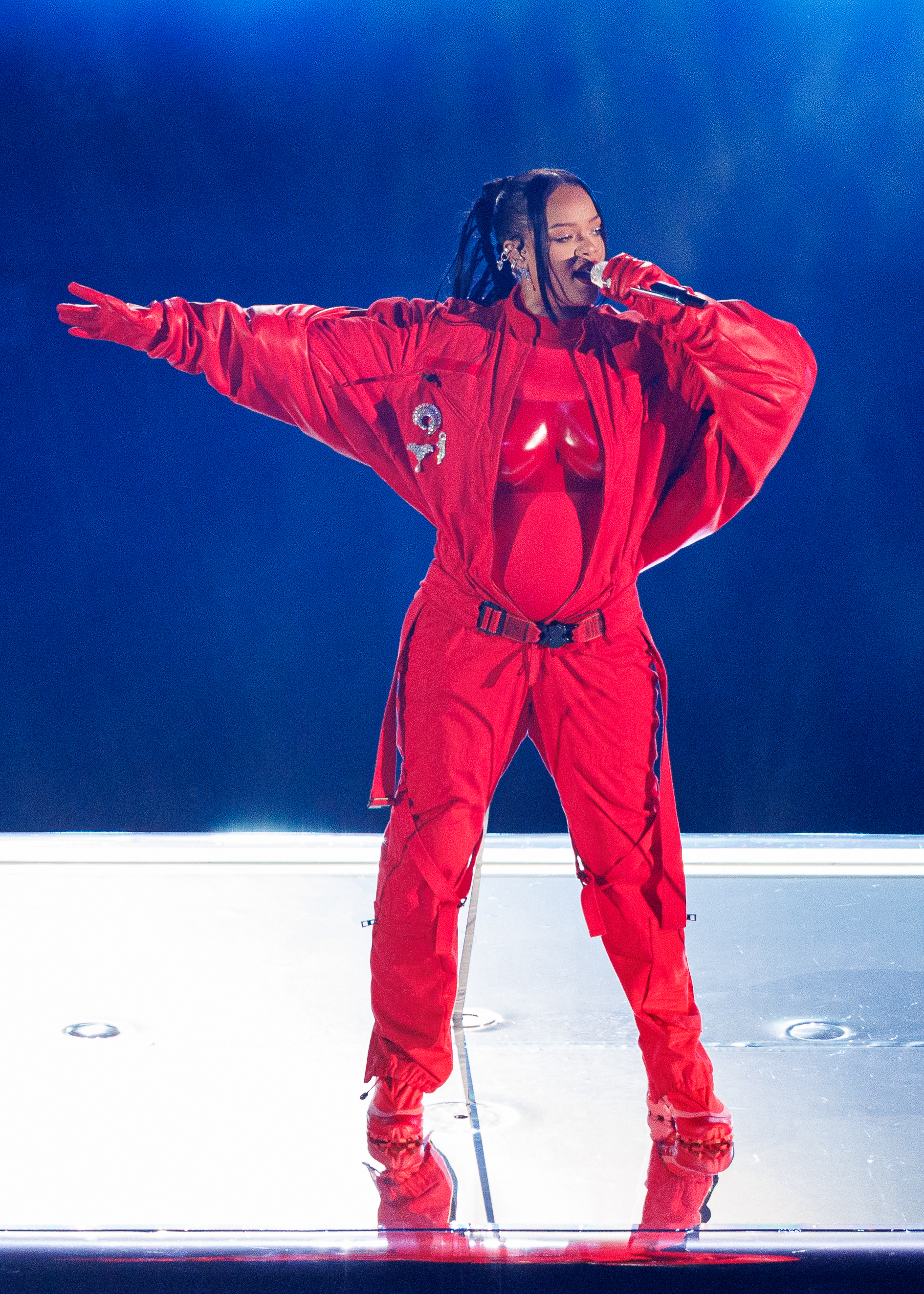 Rihanna bei der Superbowl Halftime Show im Jahr 2023 | Quelle: Getty Images