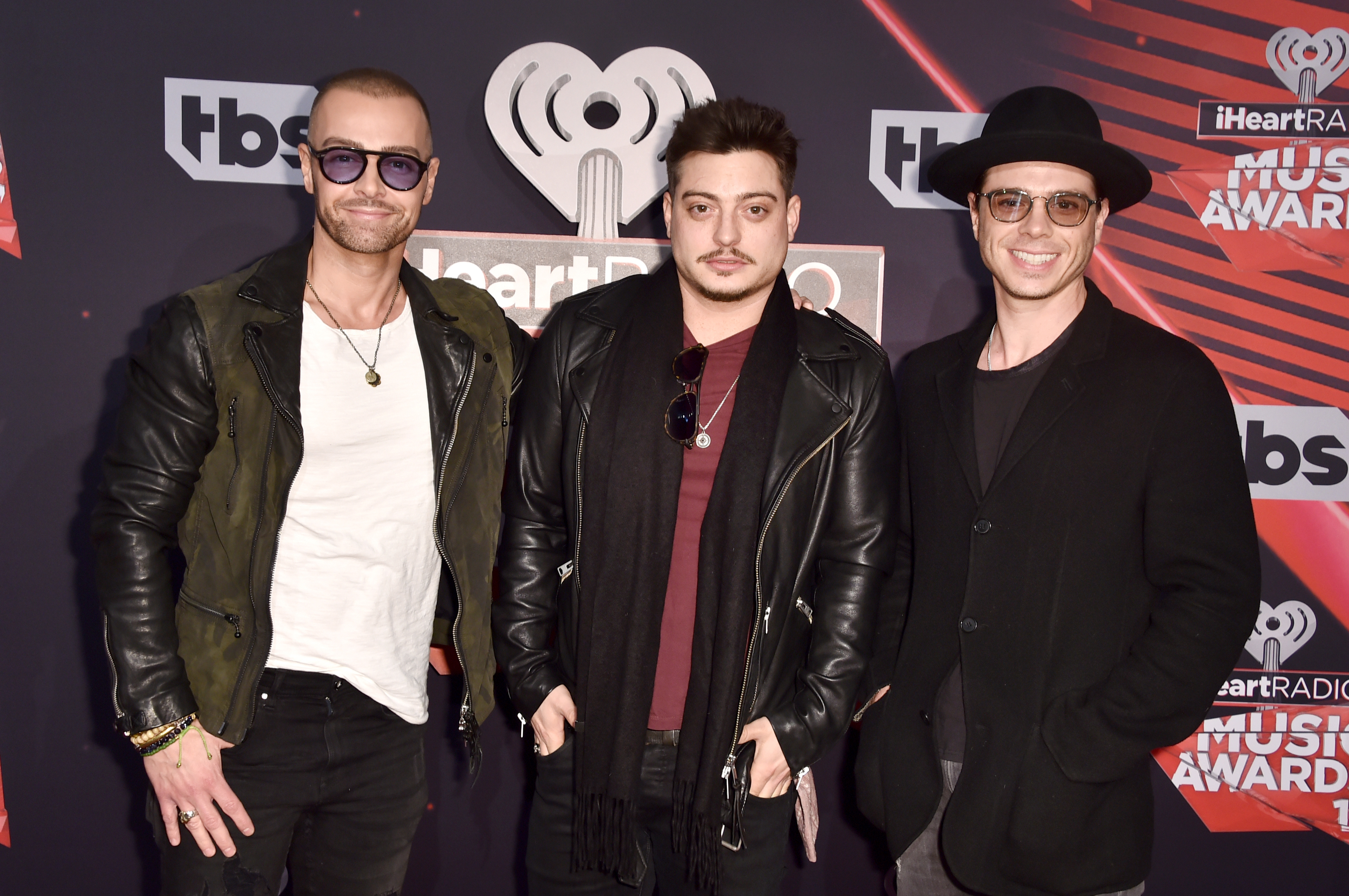 Joey, Andrew und Matthew Lawrence besuchen die iHeartRadio Music Awards 2017 am 5. März 2017 in Inglewood, Kalifornien.