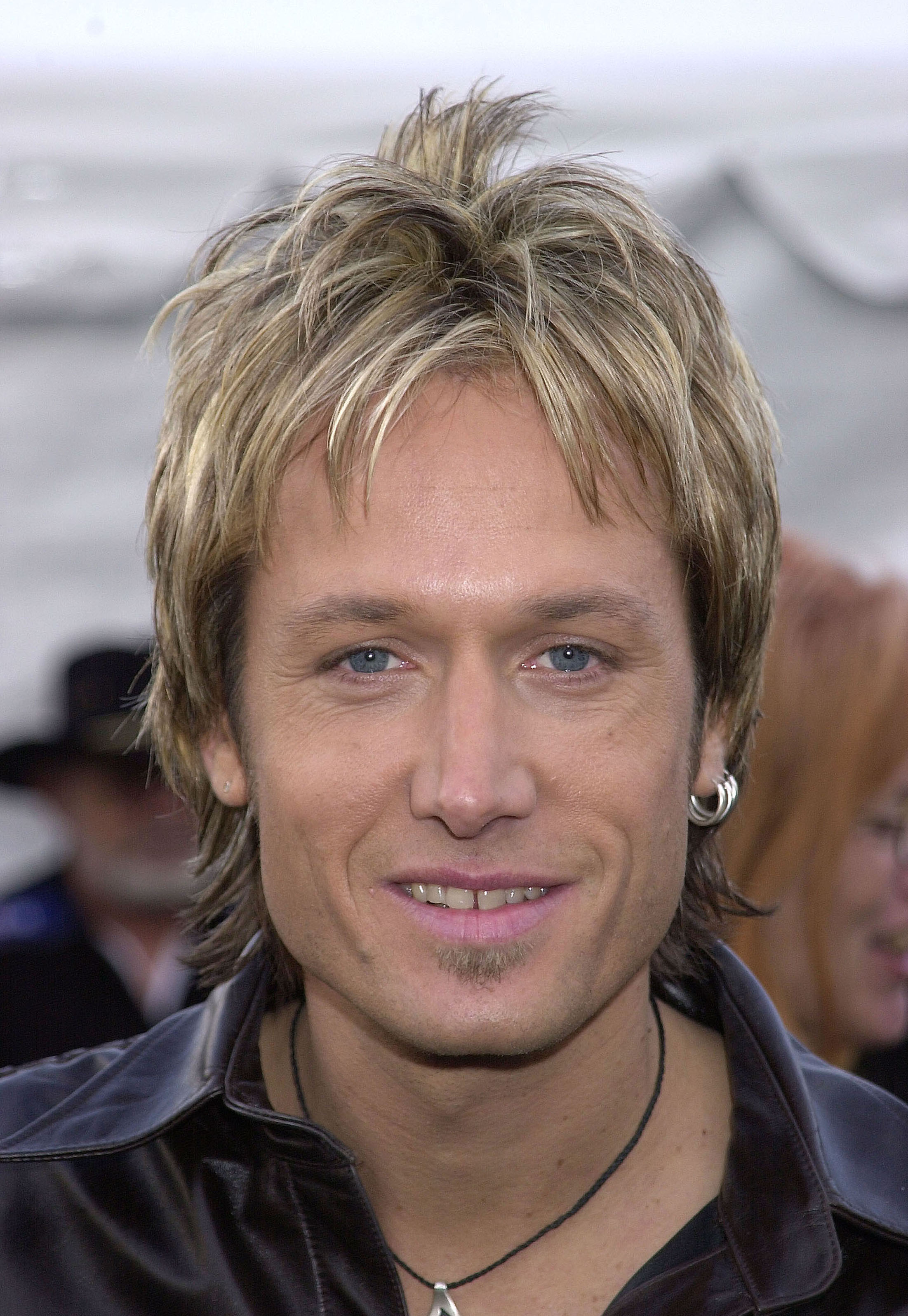 Keith Urban bei den 28th Annual American Music Awards am 8. Januar 2001 in Los Angeles, Kalifornien. | Quelle: Getty Images