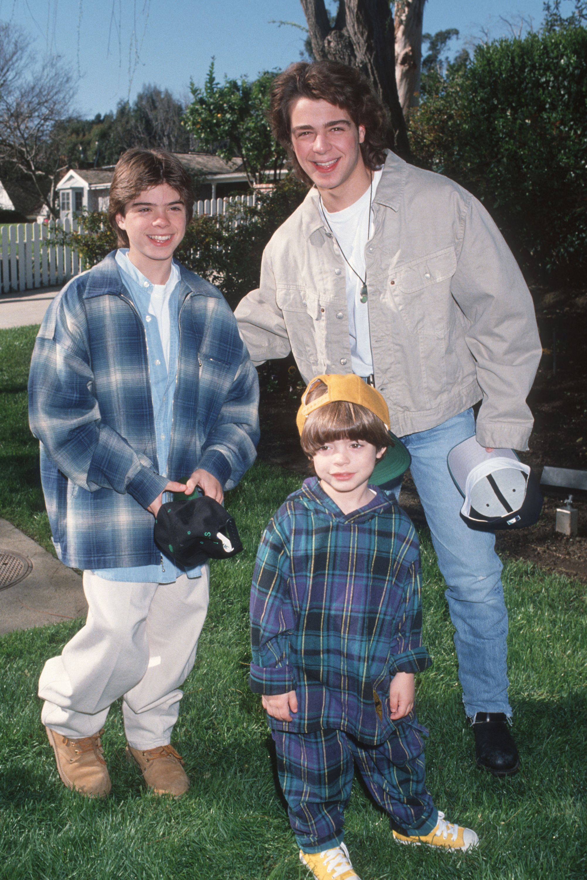 Matthew, Andrew und Joey Lawrence auf dem 11. jährlichen Celebrity Day am 6. März 1993 | Quelle: Getty Images