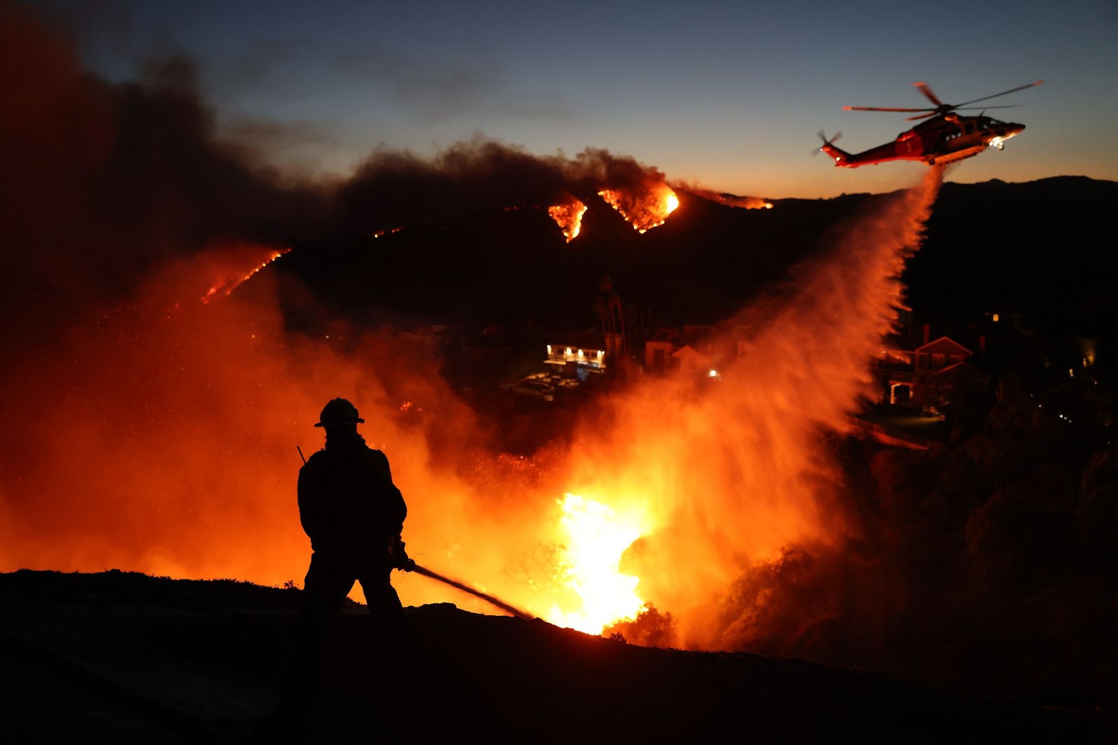 Eine Nahaufnahme des wachsenden Feuers in Pacific Palisades, Kalifornien. | Quelle: Getty Images