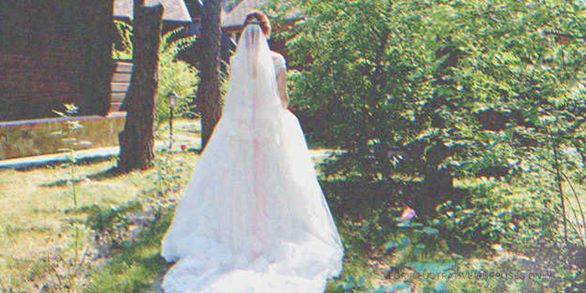 Eine Braut, die in der Nähe von Bäumen steht | Quelle: Shutterstock