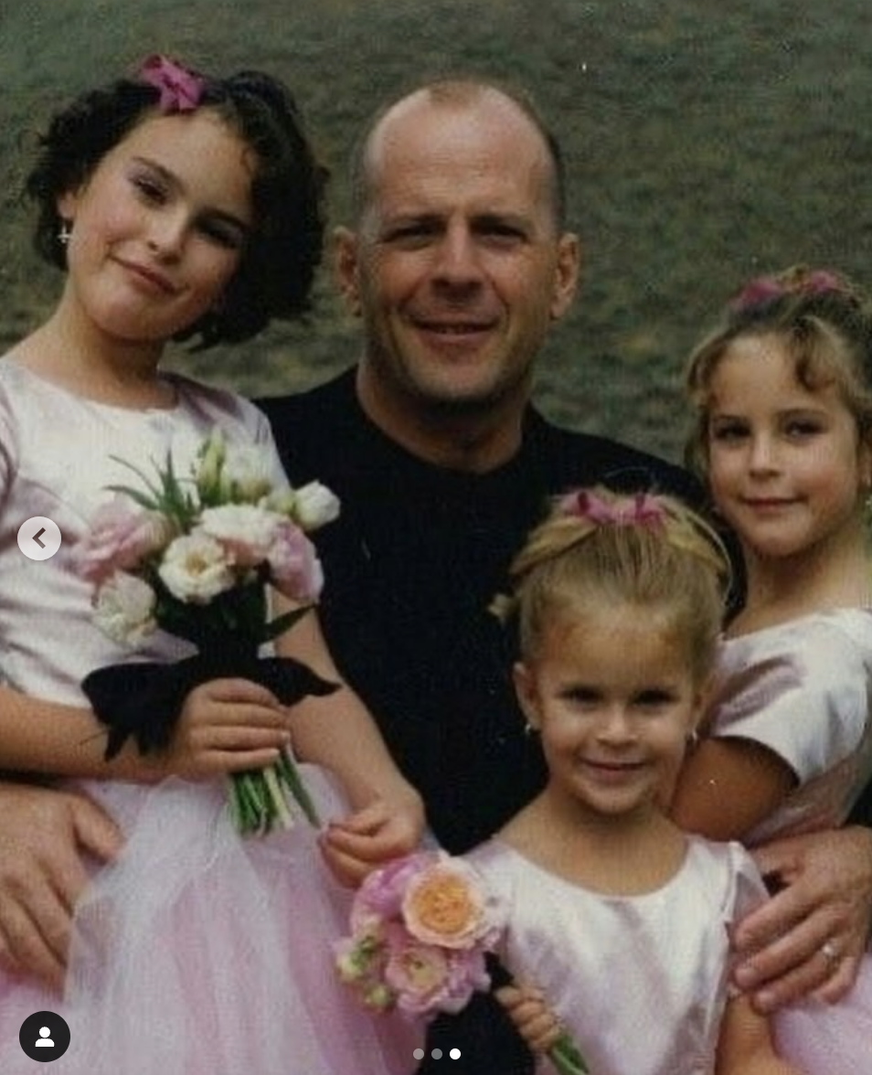 Bruce Willis mit seinen Töchtern Rumer, Tallulah und Scout LaRue, zu sehen in einem Post vom 19. März 2024 | Quelle: Instagram/demimoore