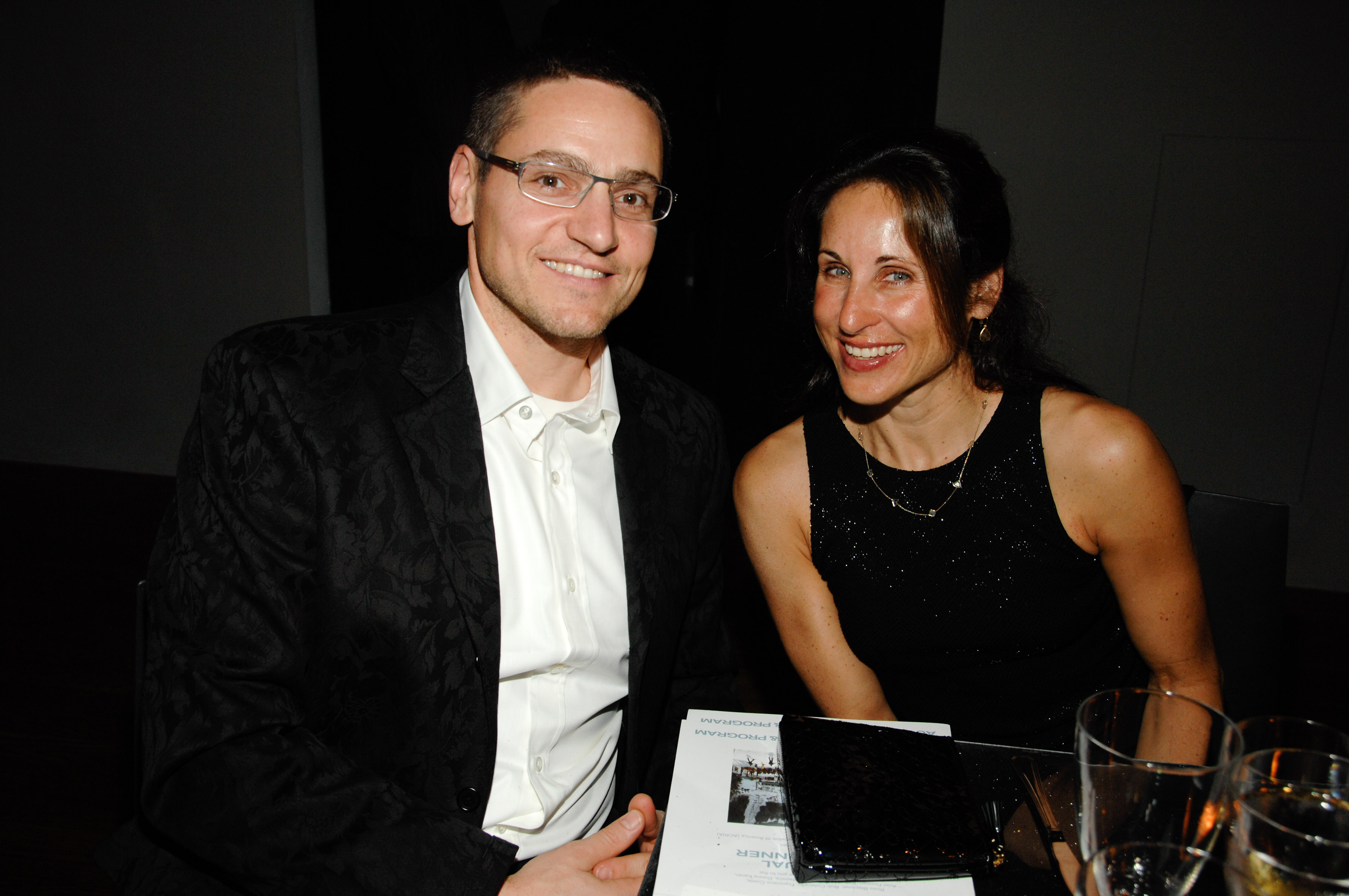 Jonathan Soros und Shelly Malkin besuchen das 14. jährliche ACRIA Holiday Dinner, präsentiert vom InStyle Magazine und Urban Zen im Stephan Weiss Studio am 9. Dezember 2009 in New York City. | Quelle: Getty Images