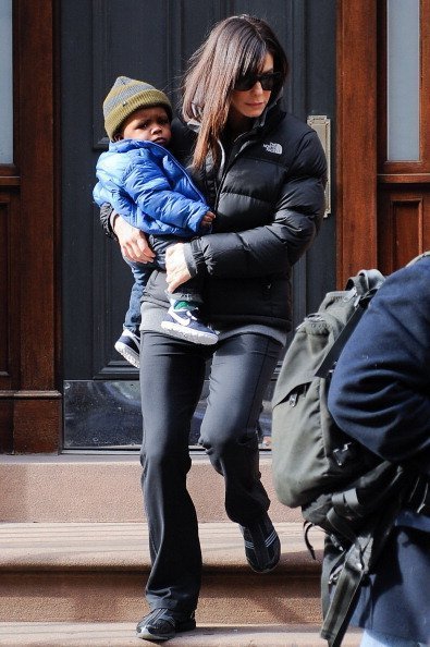 Sandra Bullock und ihr Kind | Quelle: Getty Images