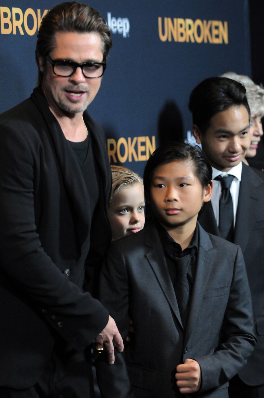 Brad Pitt mit den Kindern Pax, Shiloh und Maddox trifft zur Premiere von "Unbroken" der Universal Studios ein, die am 15. Dezember 2014 im Dolby Theatre in Hollywood, Kalifornien, stattfand. | Quelle: Getty Images