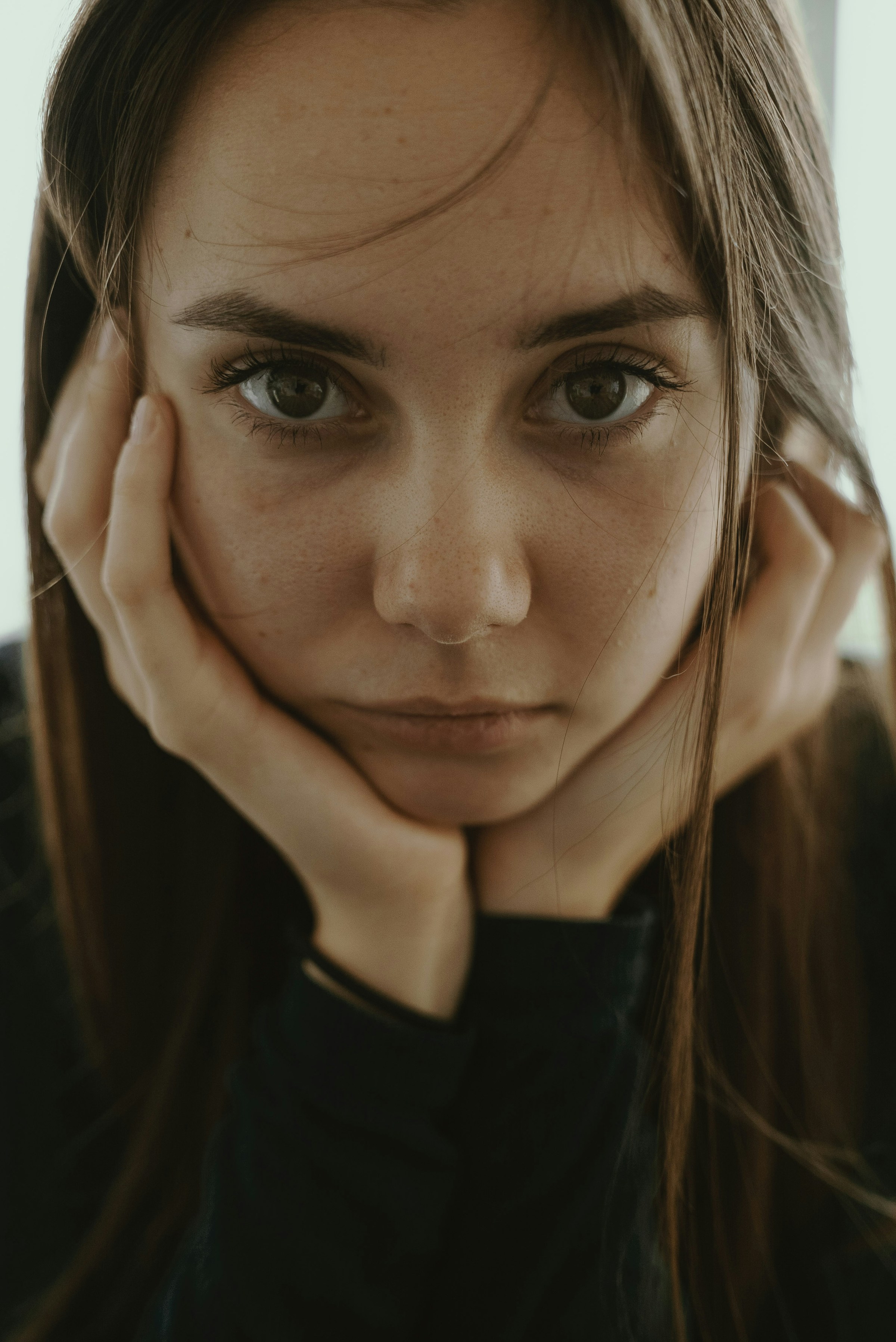 Eine Nahaufnahme eines Teenagers | Quelle: Unsplash