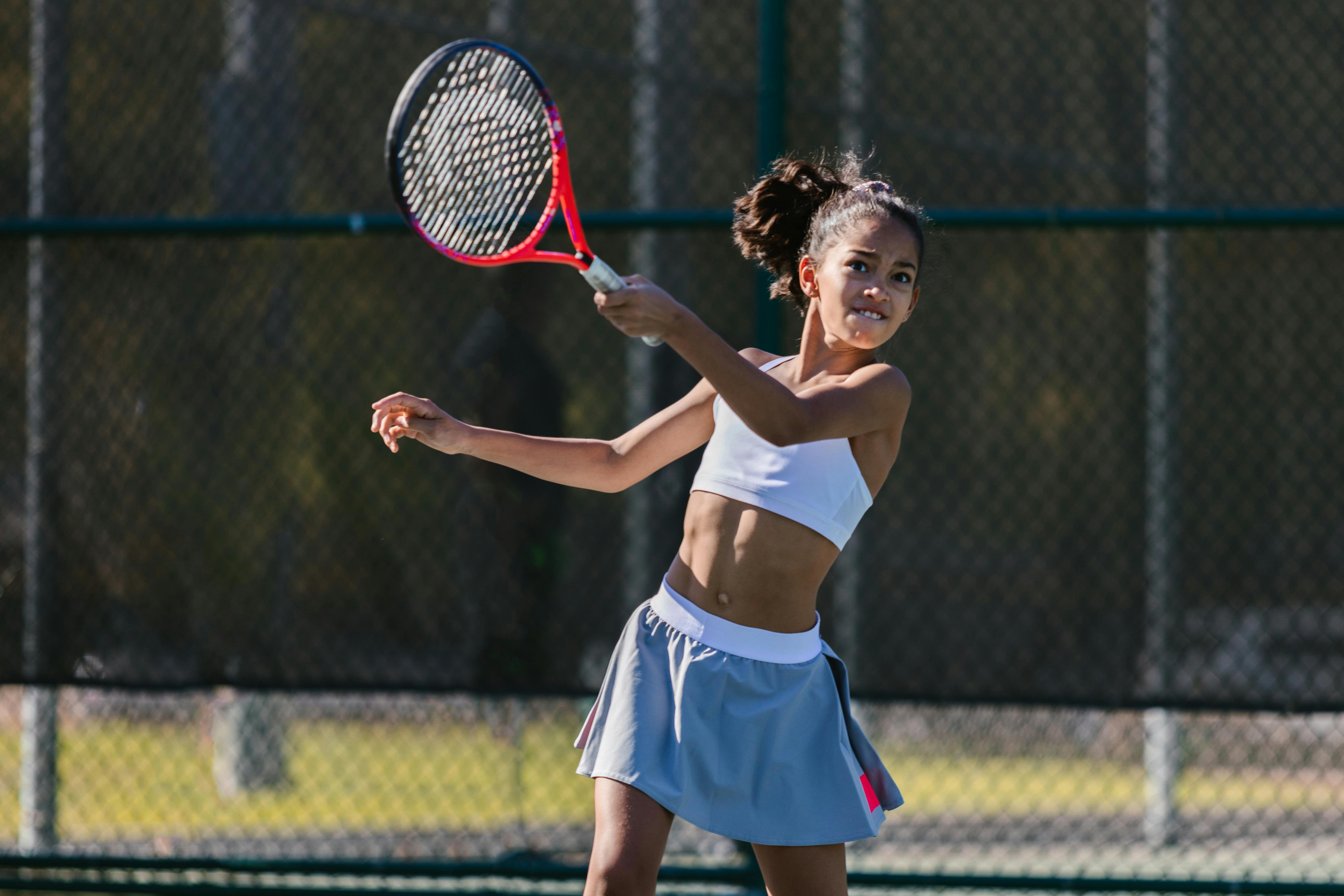 Ein Mädchen spielt Tennis | Quelle: Pexels