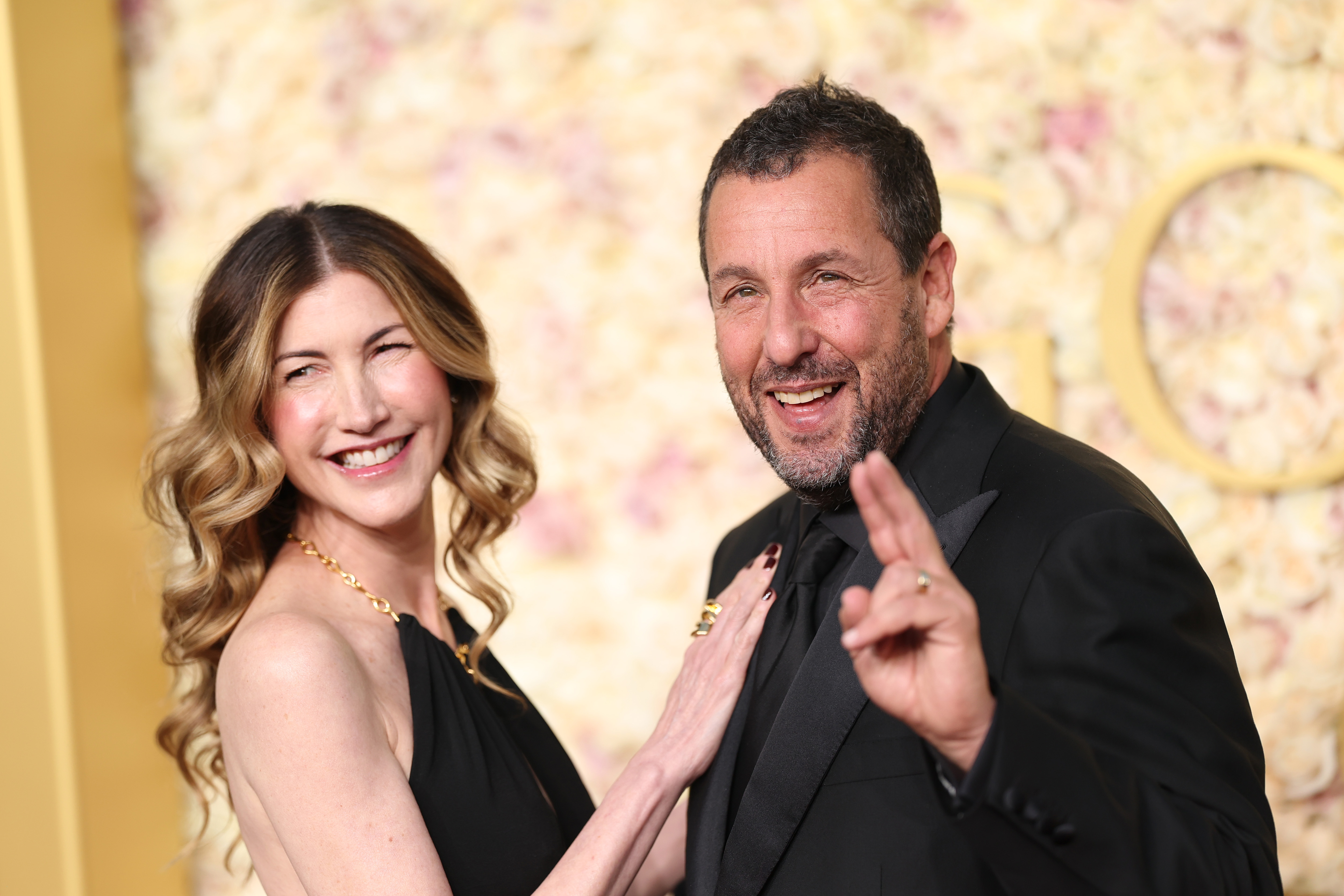 Jackie und Adam Sandler besuchen die 82. jährlichen Golden Globes am 5. Januar 2025 | Quelle: Getty Images