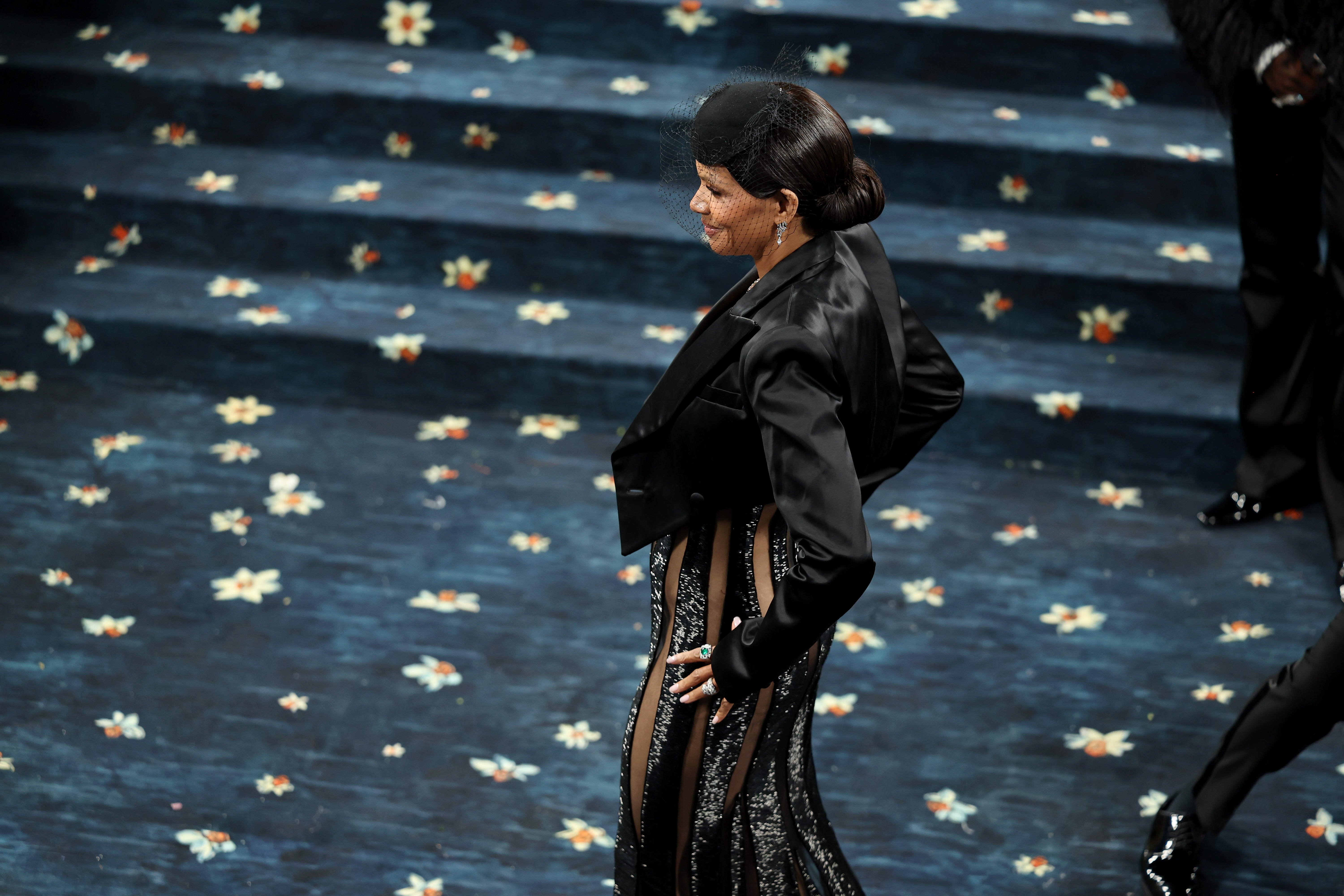 Halle Berry posiert am 5. Mai 2025 in der Nähe der Met-Treppe in New York City für Fotos | Quelle: Getty Images