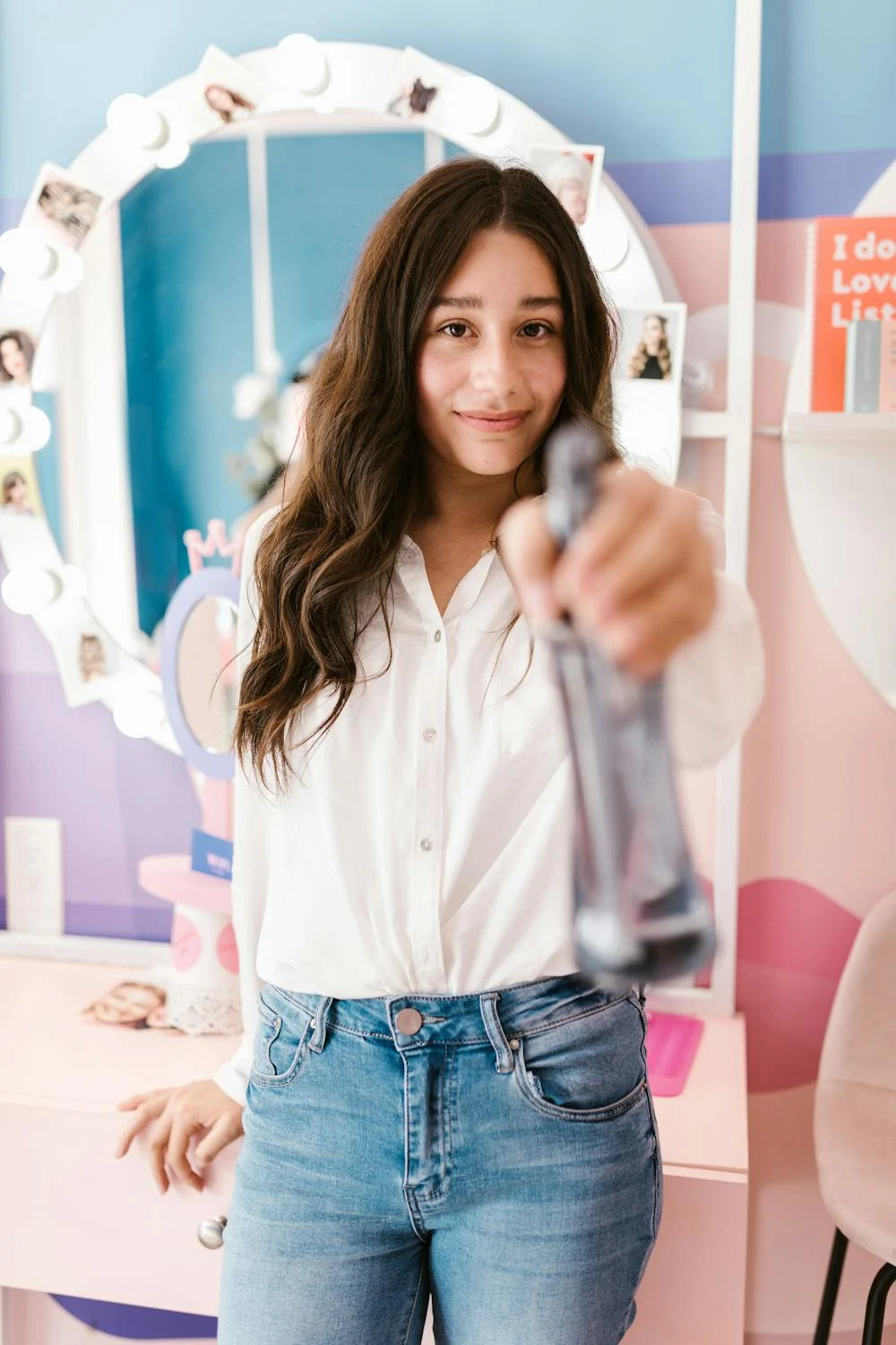 Ein lächelnder Hairstylist | Quelle: Pexels