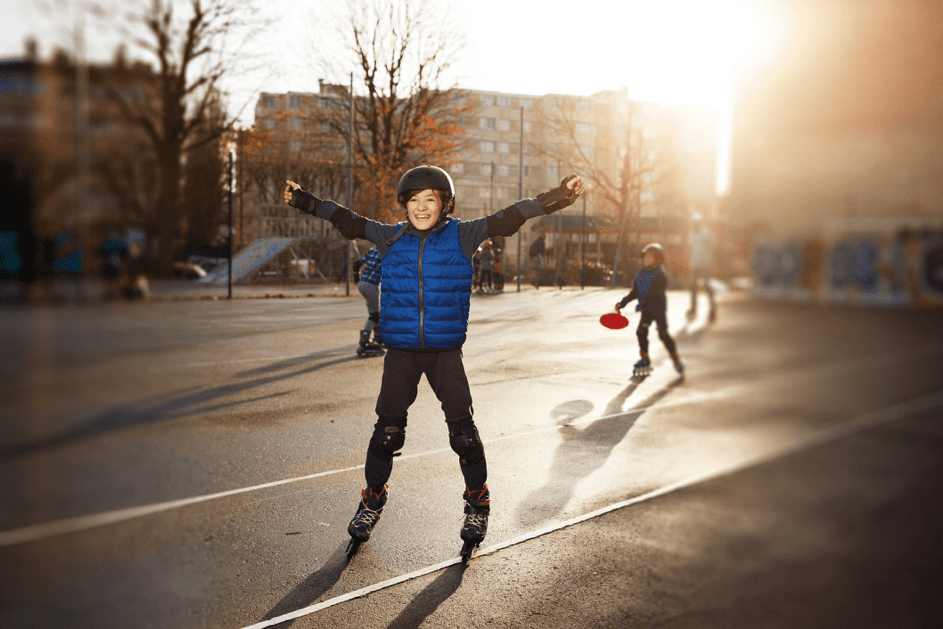 Oliver war überglücklich über die Inlineskates. | Quelle: Getty Images