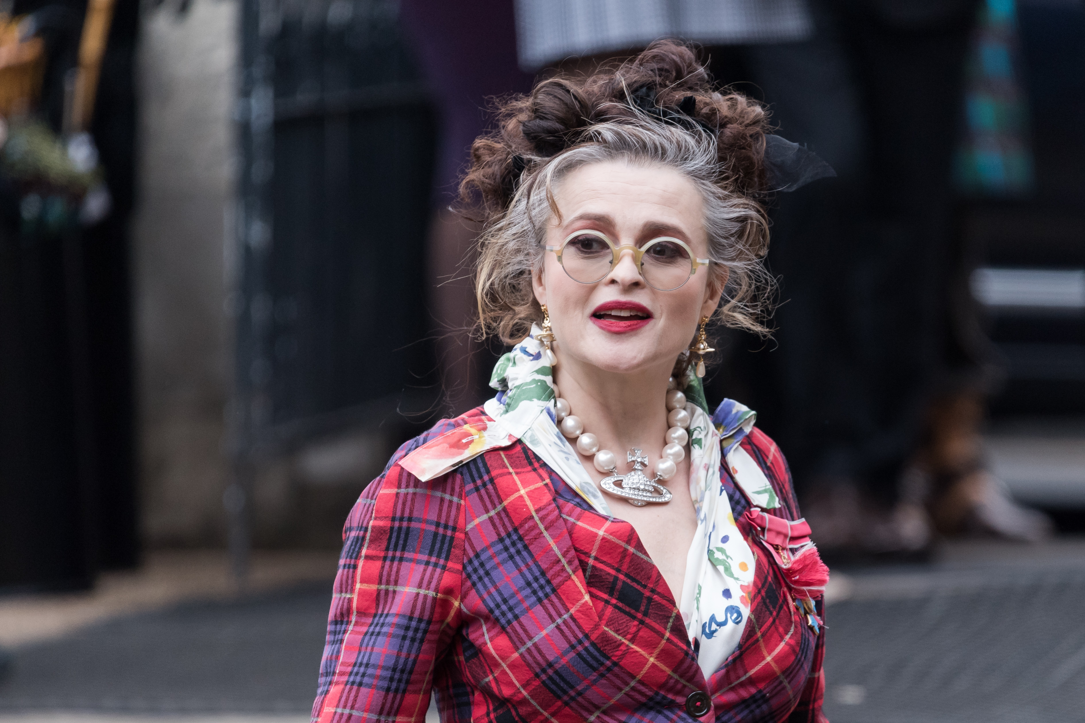 Helena Bonham Carter vor der Southwark Cathedral am 16. Februar 2023 in London, Vereinigtes Königreich. | Quelle: Getty Images