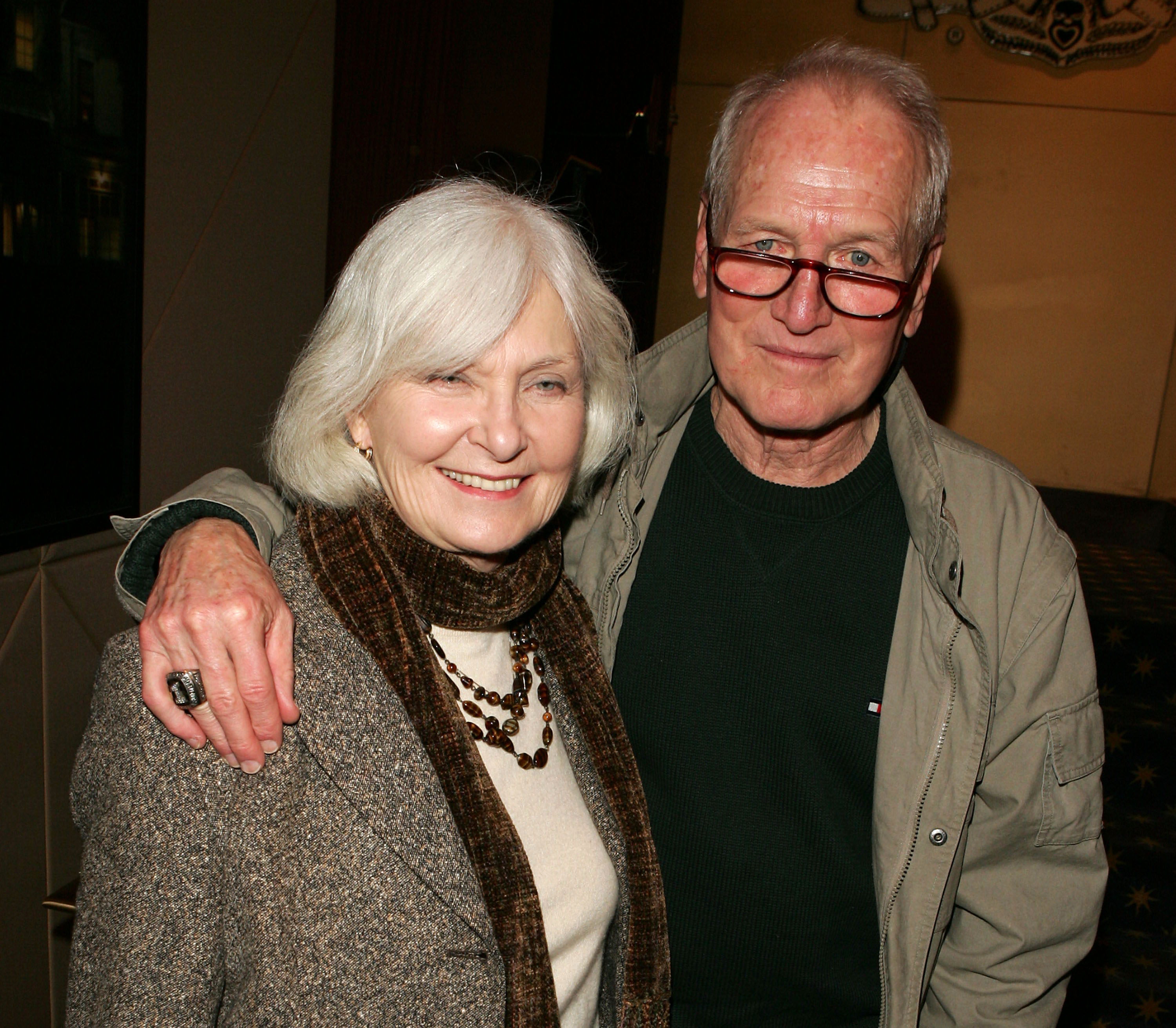 Joanne Woodward und Paul Newman nehmen am 10. Januar 2004 in New York City an einem Empfang für eine Sondervorführung von "The Woodsman" am 10. Januar 2004 in New York City. | Quelle: Getty Images