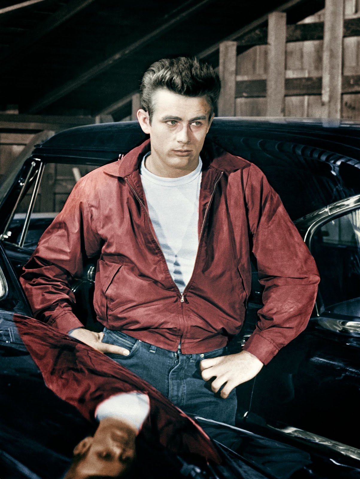 James Dean bei den Dreharbeiten zu "Rebel Without a Cause" im Jahr 1955. | Quelle: Getty Images