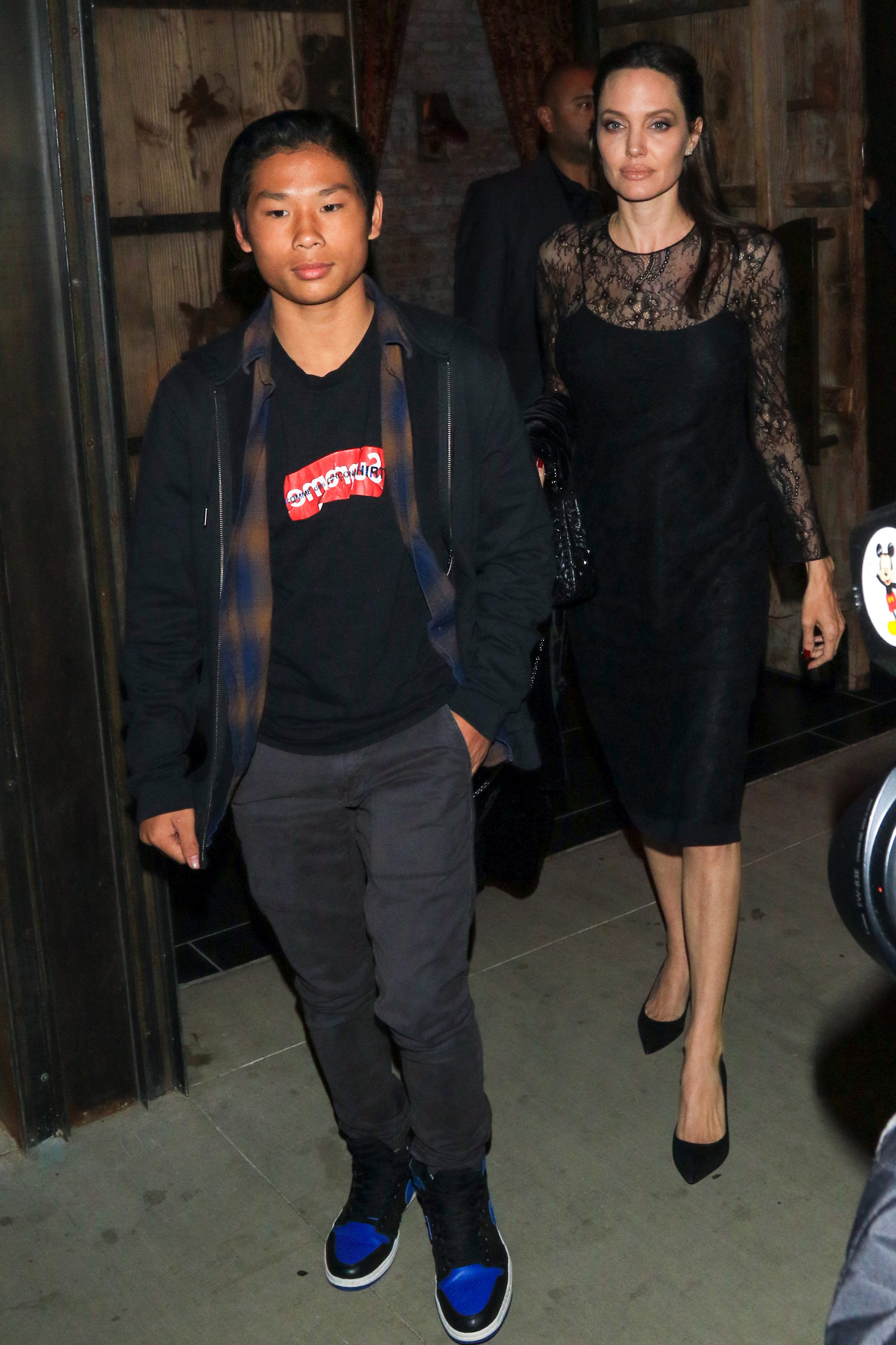 Pax Jolie-Pitt und Angelina Jolie, gesehen am 14. Mai 2017 in Los Angeles, Kalifornien. | Quelle: Getty Images