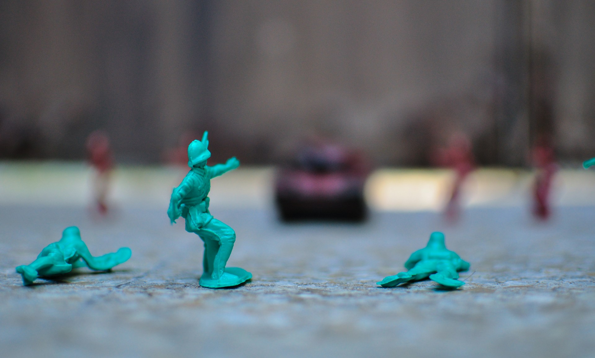 Grüne Plastikspielzeugsoldaten | Quelle: Unsplash