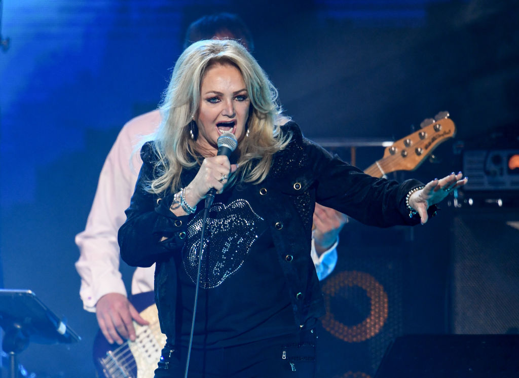 Bonnie Tyler performs on stage during Music For The Marsden 2020 at The O2 Arena on March 03, 2020 in London, England.Bonnie Tyler tritt am 3. März 2020 in der O2 Arena in London, England, im Rahmen der Veranstaltung „Music For The Marsden 2020“ auf. | Quelle: Getty Images
