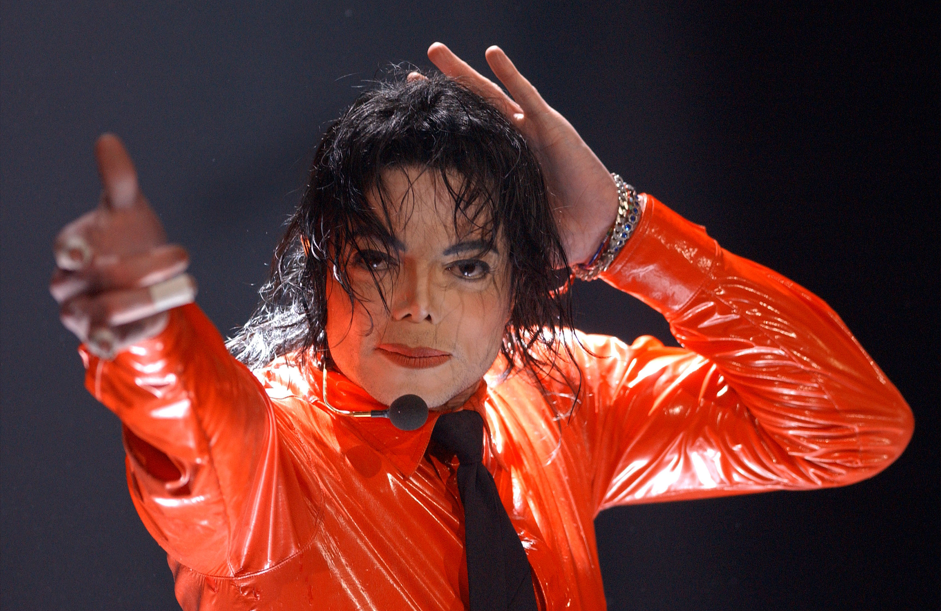 Michael Jackson bei seinem Auftritt in Los Angeles im Jahr 2002 | Quelle: Getty Images