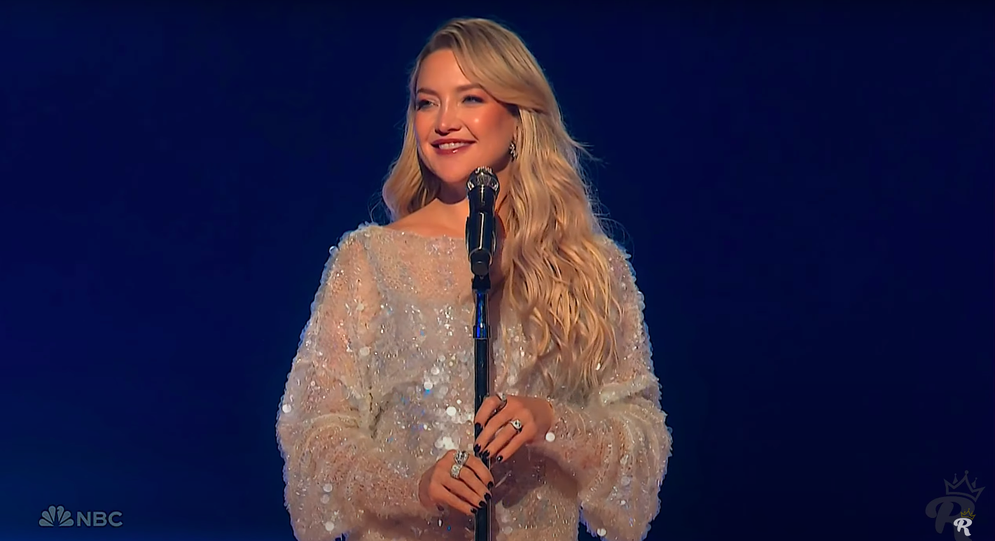 Kate Hudson singt „Have Yourself a Merry Little Christmas“ während Little Big Towns „Christmas at the Opry“ Veranstaltung. | Quelle: YouTube/RemasterKingdom4K