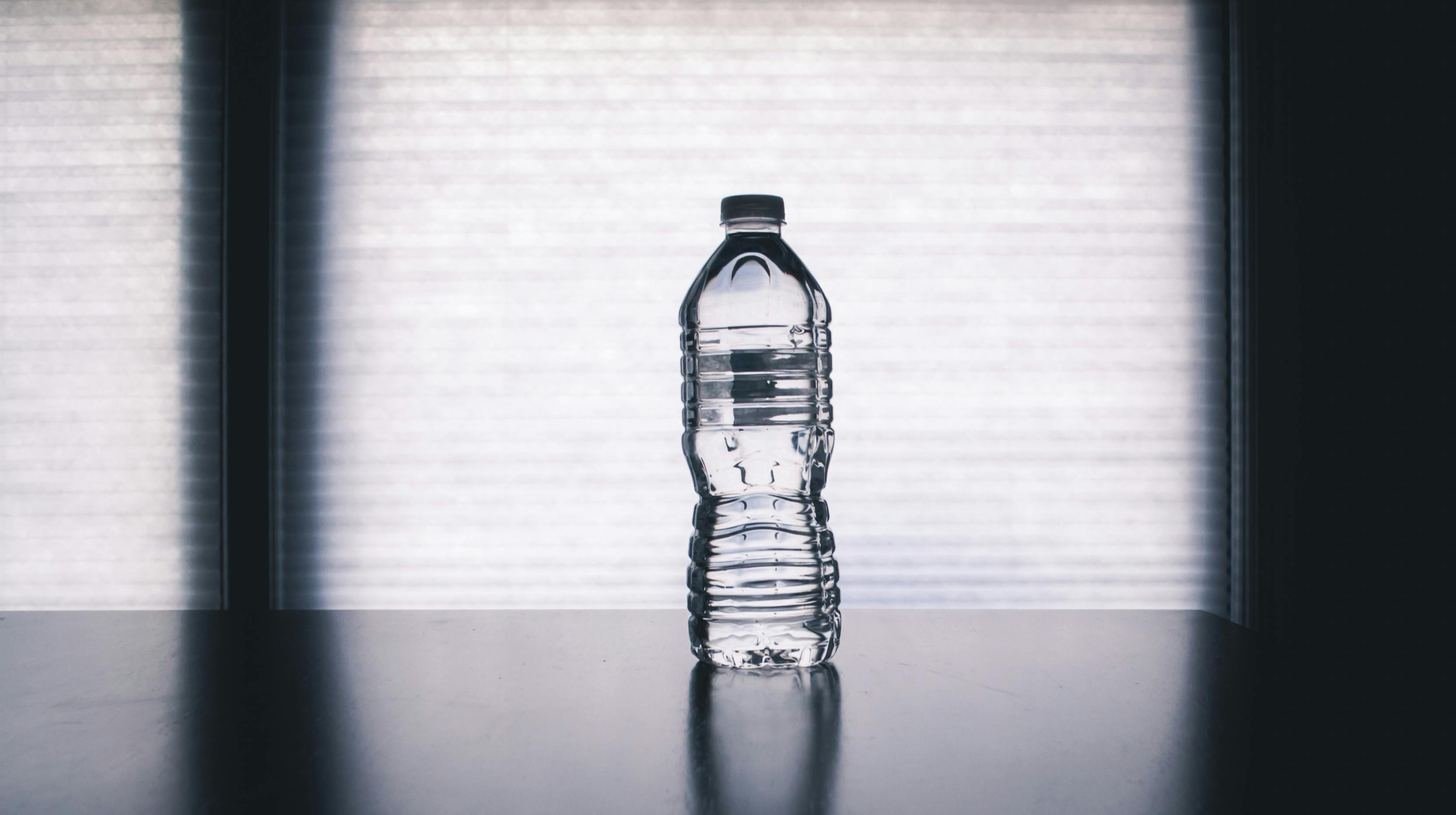 Eine Flasche Wasser | Quelle: Pexels