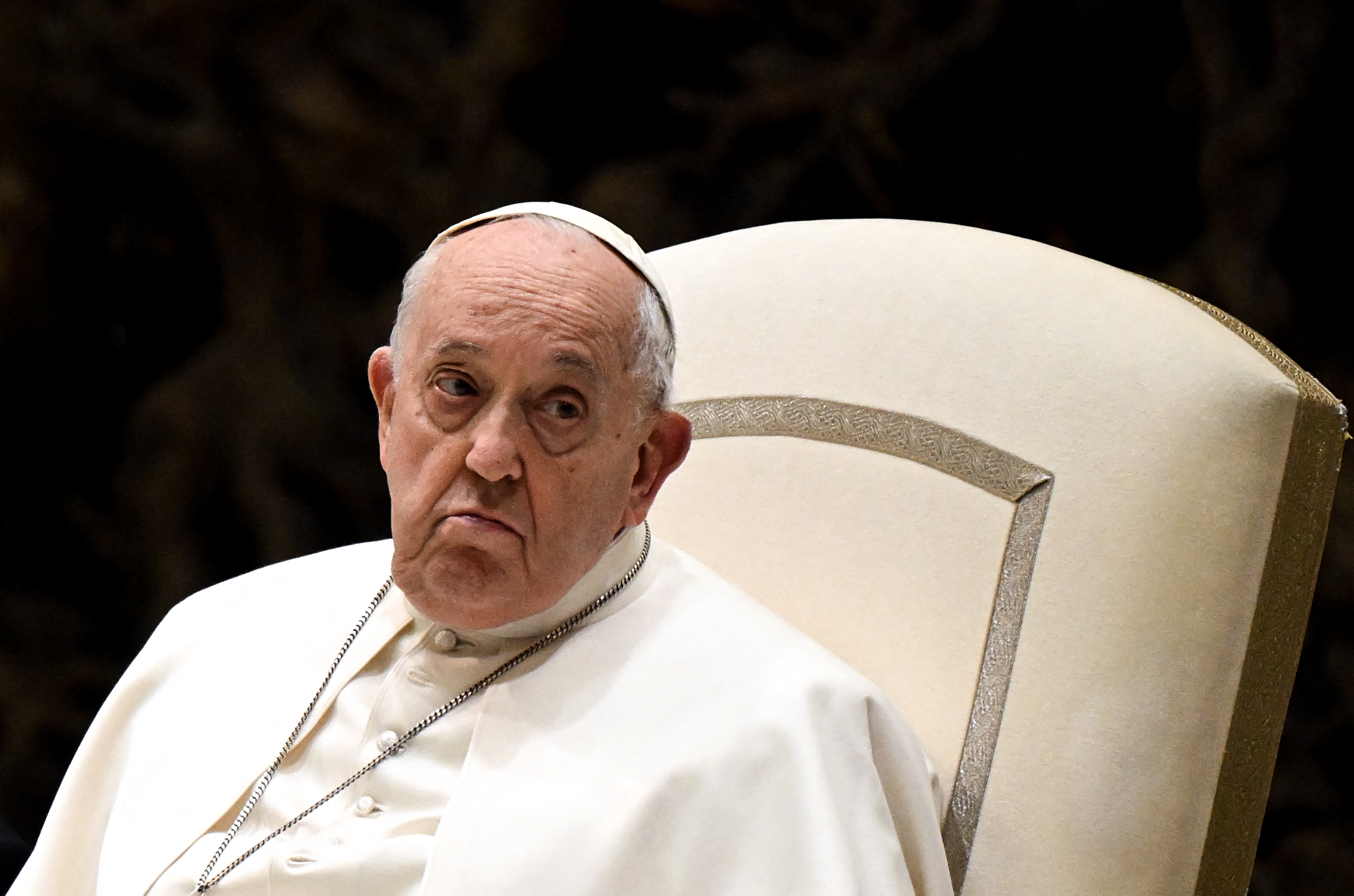 Papst Franziskus während der wöchentlichen Generalaudienz am 28. Februar 2024 in der Paul-VI-Halle in der Vatikanstadt. | Quelle: Getty Images