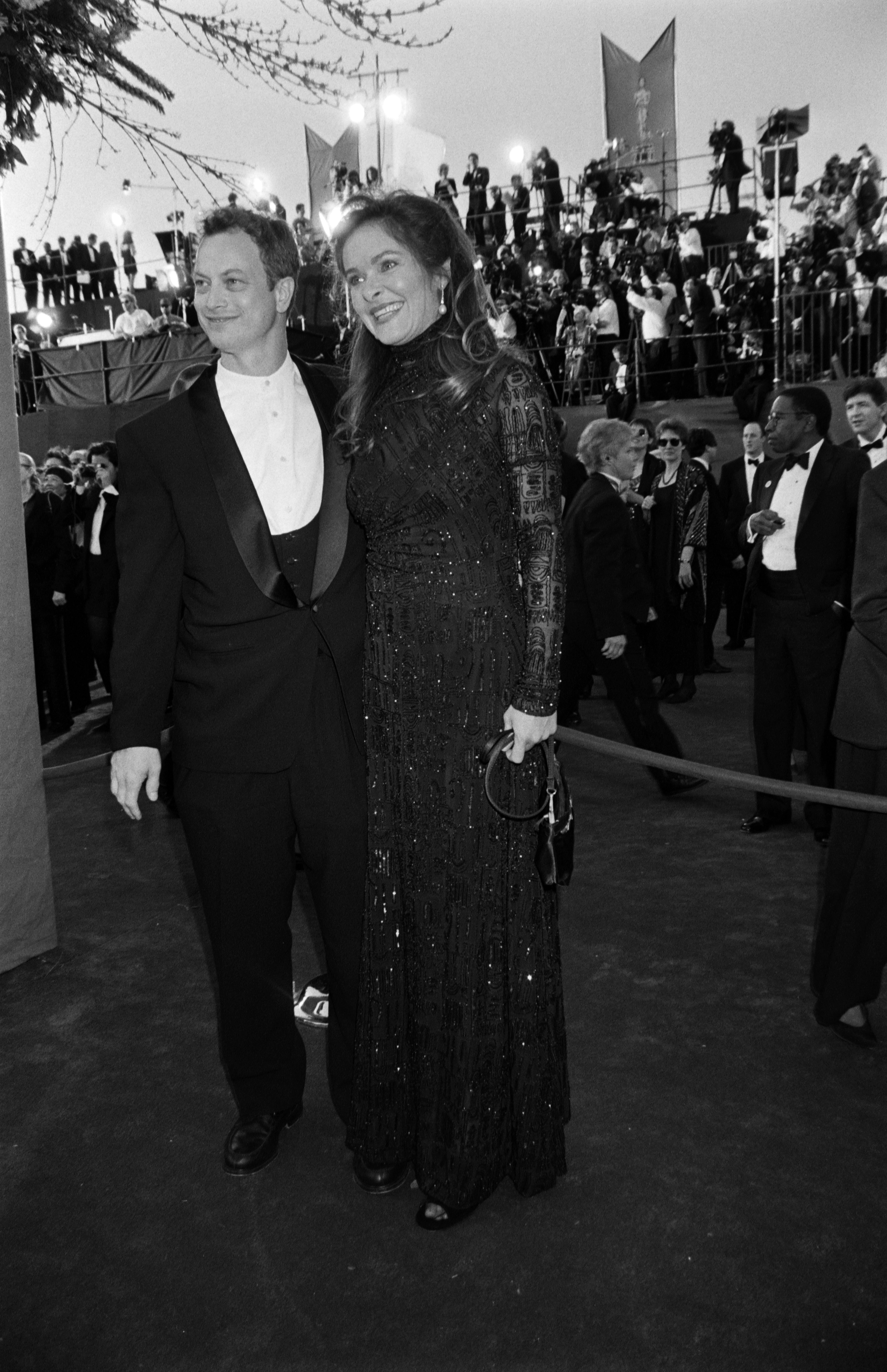 Gary Sinise und Moira Harris bei den 67th Annual Academy Awards im Shrine Auditorium in Los Angeles am 27. März 1995 | Quelle: Getty Images